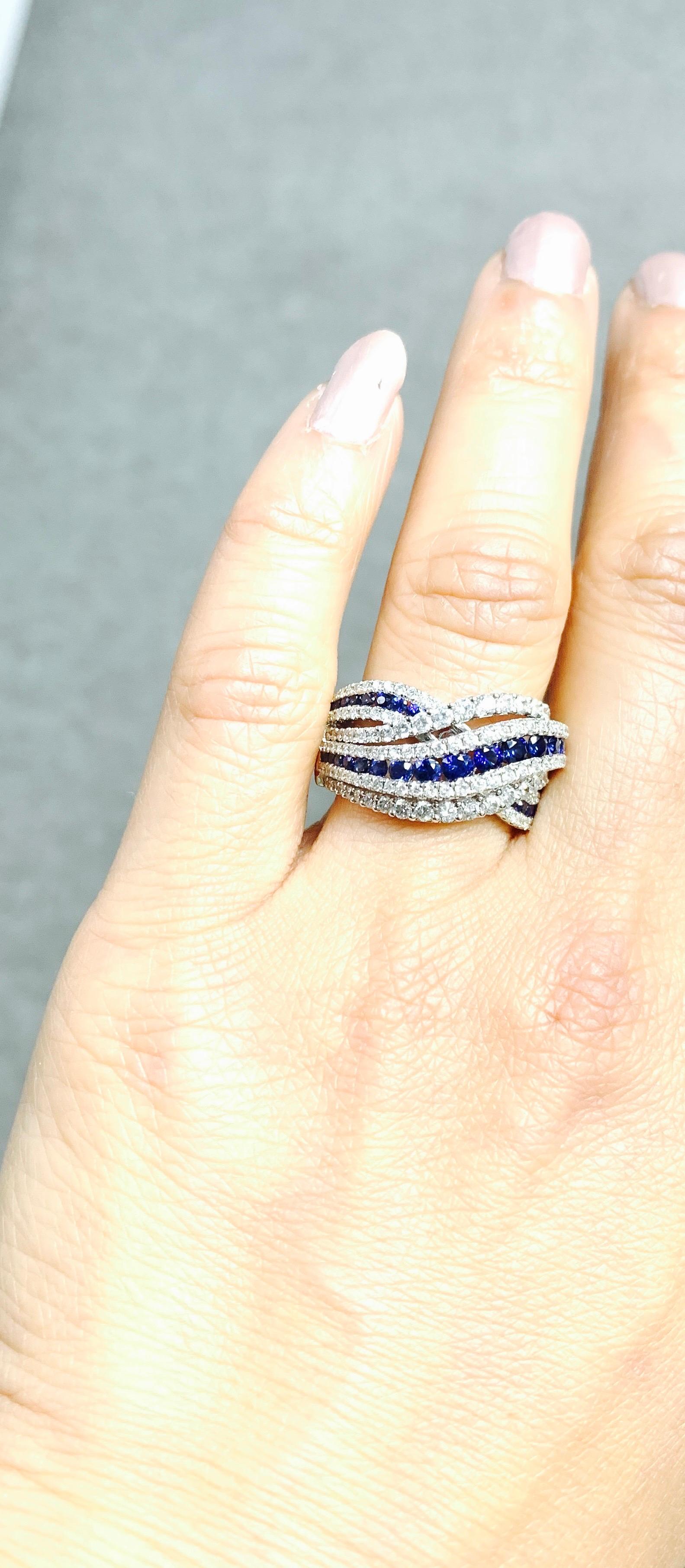 Ring aus 18 Karat Weißgold mit blauem blauen Saphir und weißen Diamanten Damen im Angebot