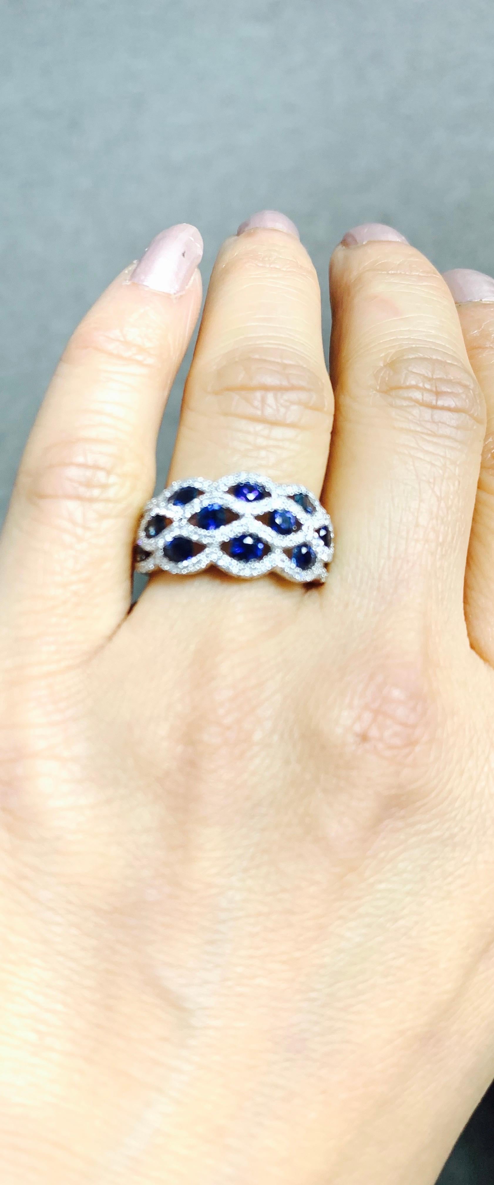 Blue Sapphire and White Diamond Ring in 18 Karat White Gold In New Condition In New York, NY