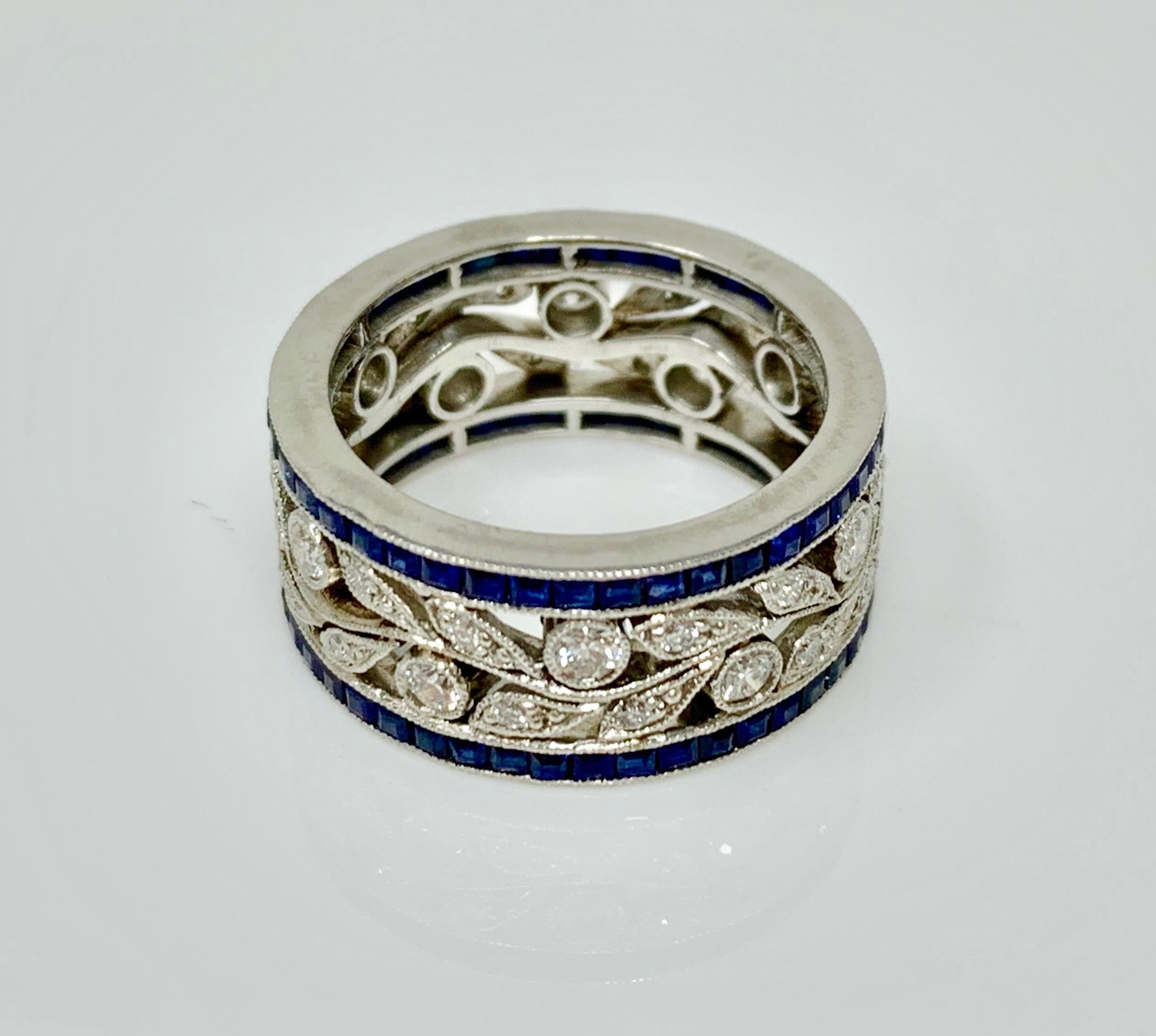 Contemporain Alliance saphir bleu et diamant blanc en platine en vente