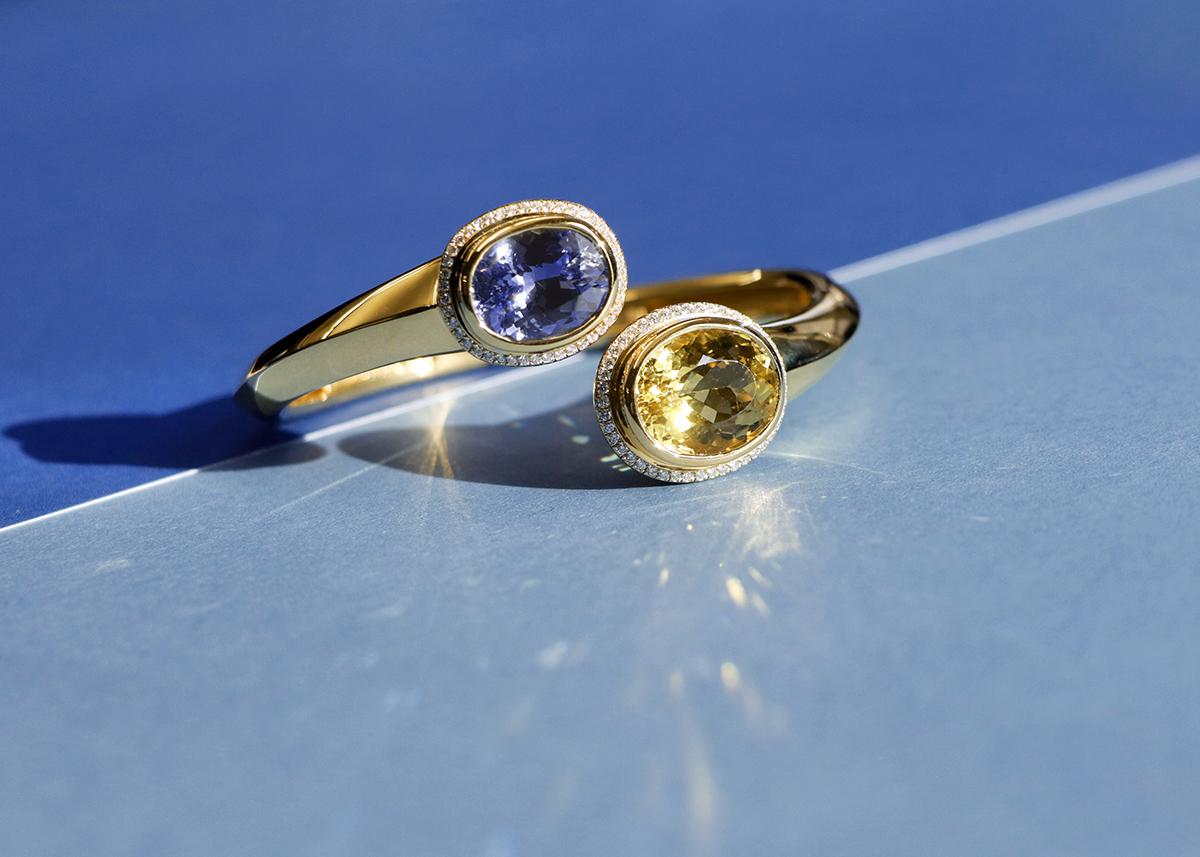 Bracelet jonc en or jaune 18 carats, saphir bleu et béryl jaune Unisexe en vente
