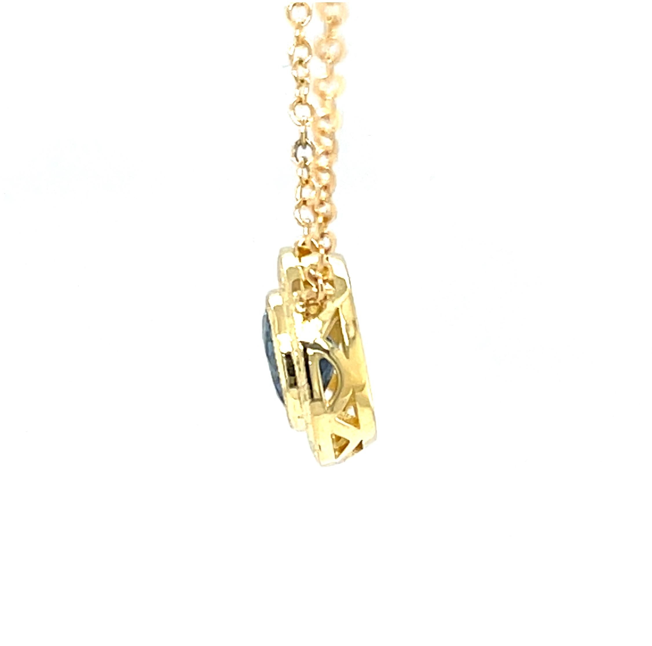 Blauer Saphir  und Gelbgold Lünette gravierte Anhänger Kette Halskette (Rundschliff) im Angebot