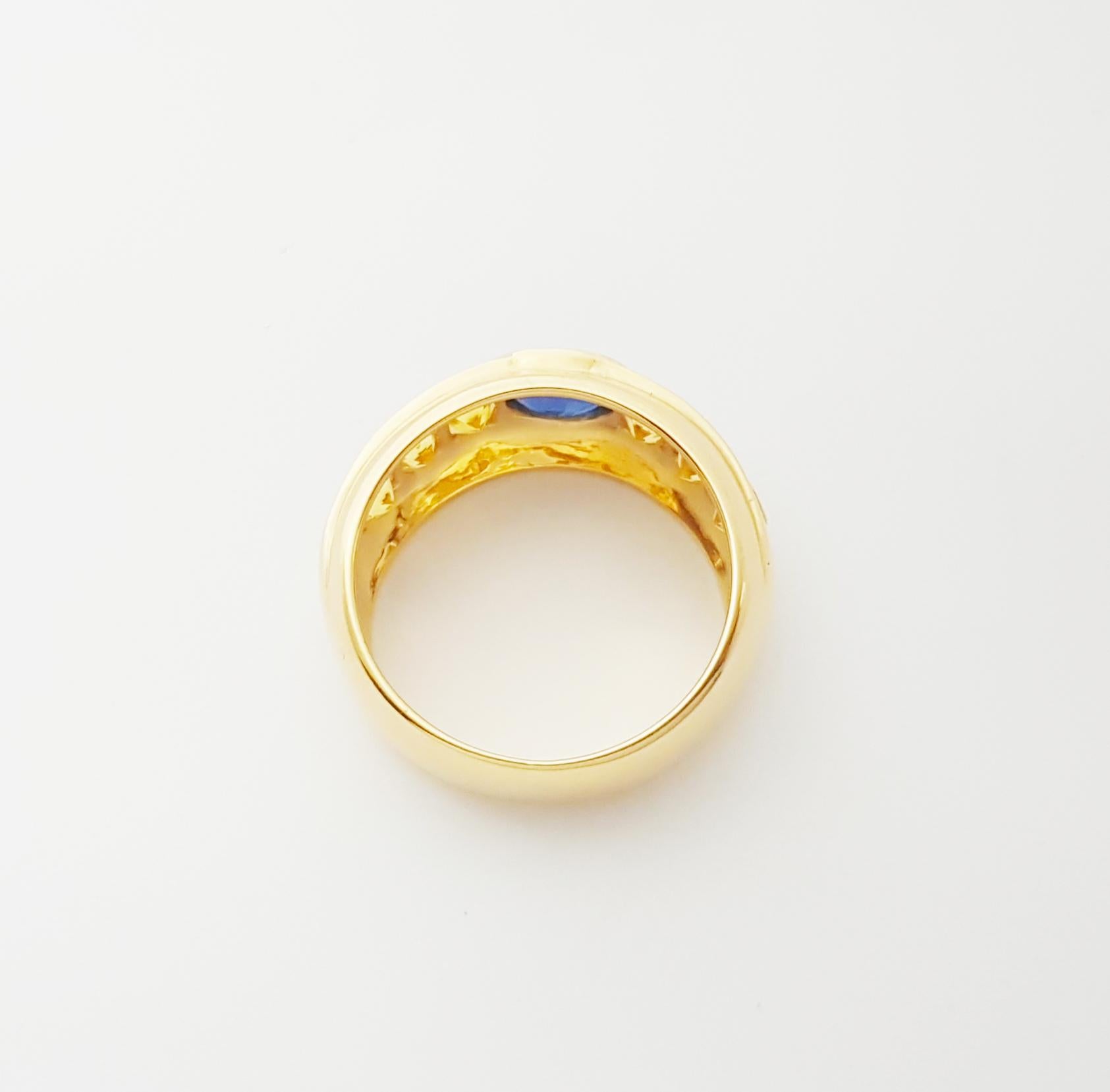 Bague en or 18 carats sertie de saphirs bleus et saphirs jaunes en vente 9