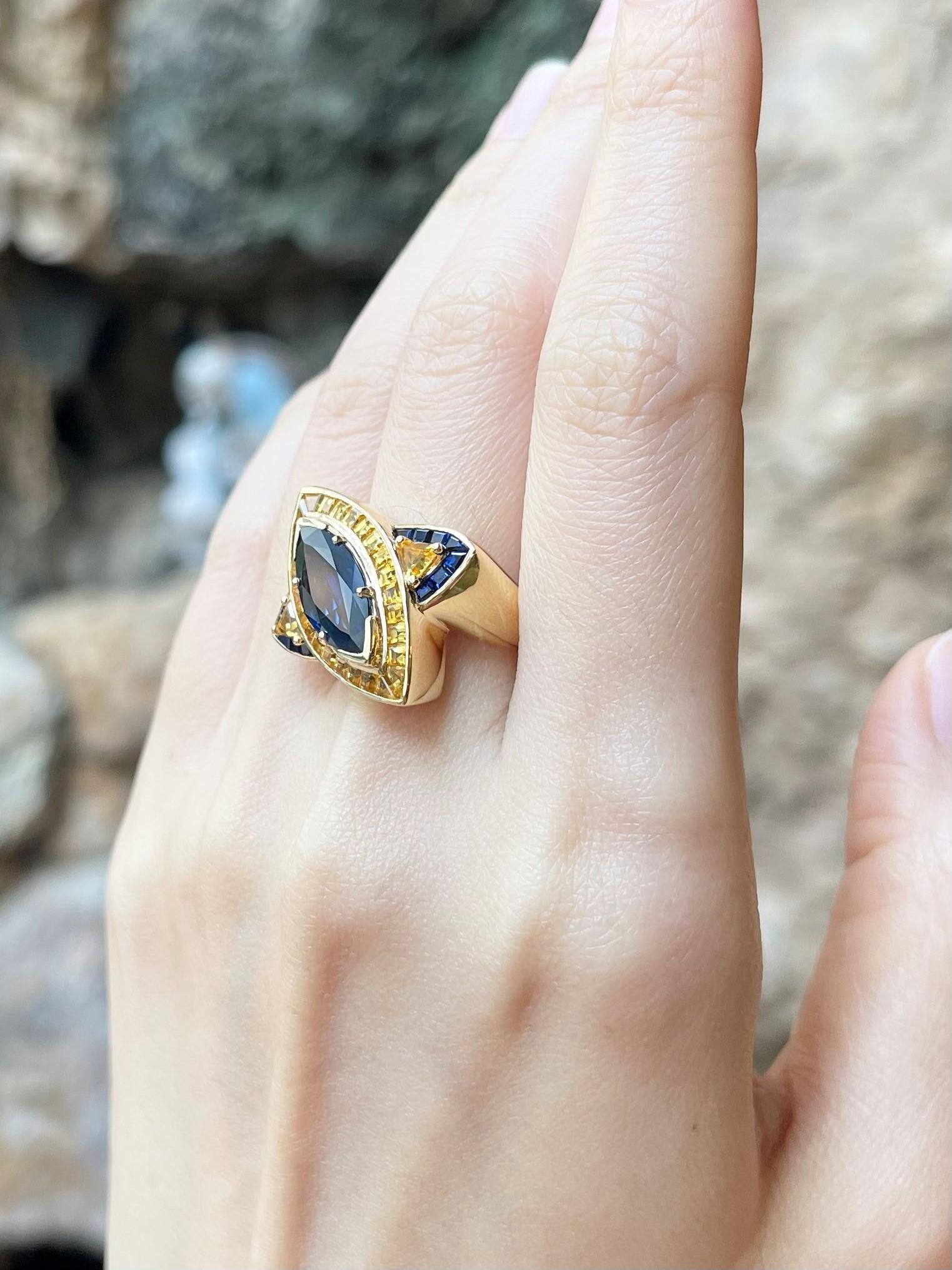 Ring mit blauem Saphir und gelbem Saphir in 18 Karat Goldfassung im Zustand „Neu“ im Angebot in Bangkok, TH