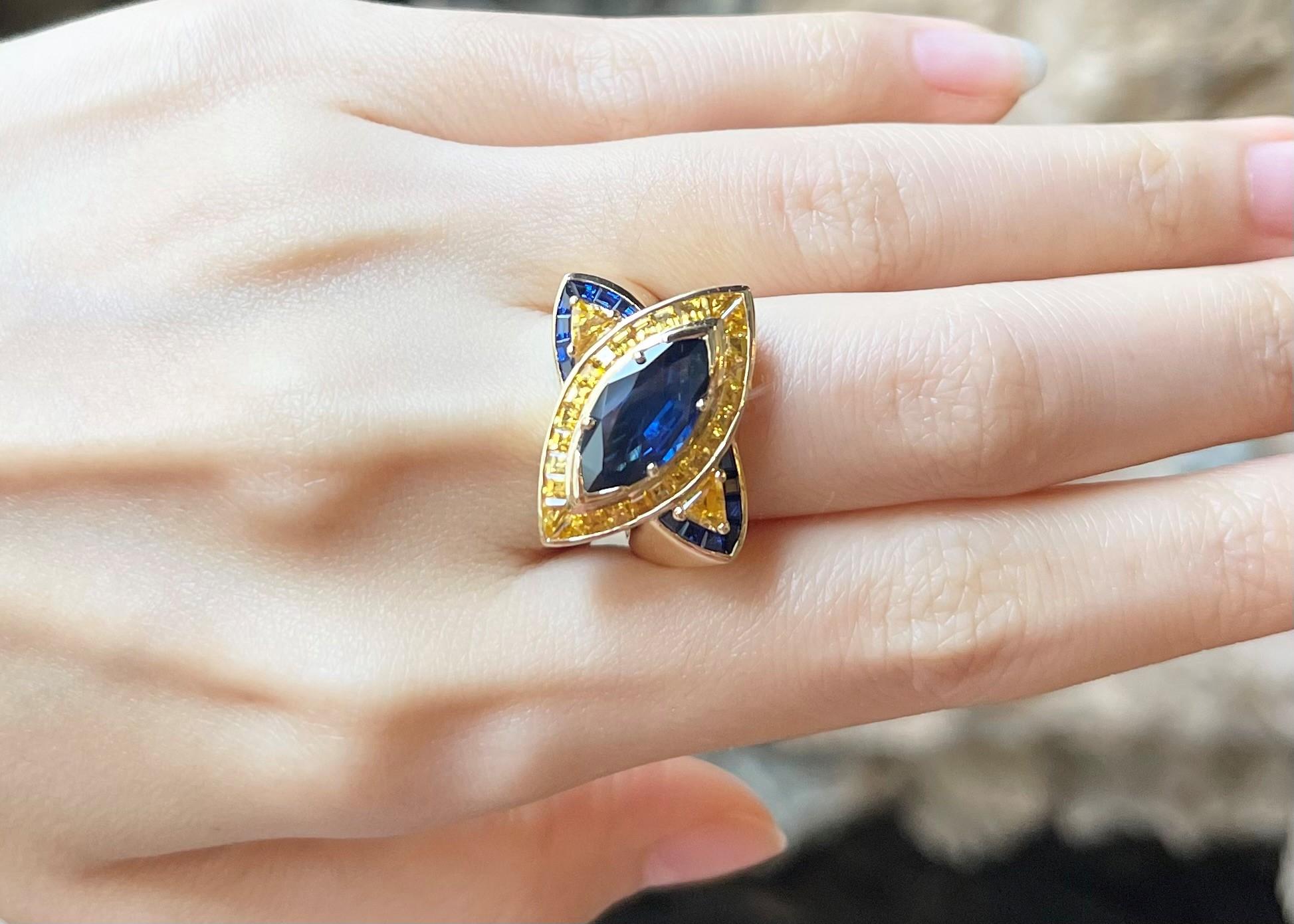 Ring mit blauem Saphir und gelbem Saphir in 18 Karat Goldfassung für Damen oder Herren im Angebot