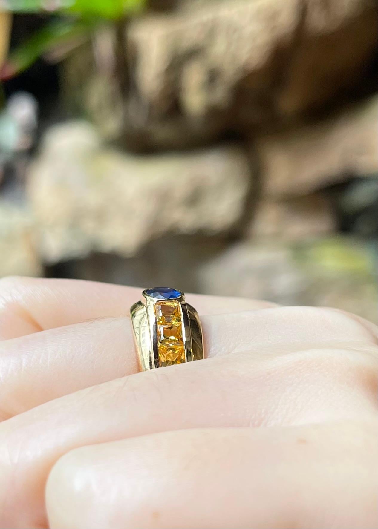 Bague en or 18 carats sertie de saphirs bleus et saphirs jaunes en vente 1