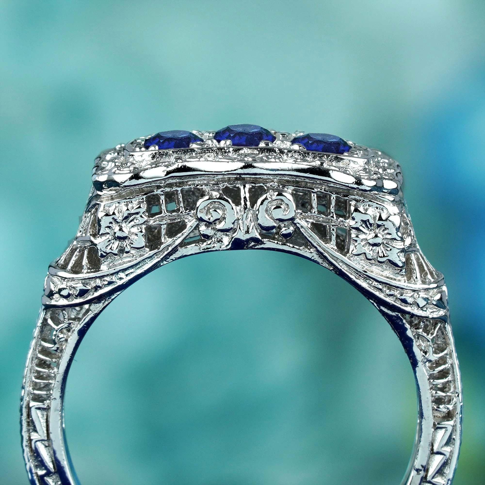 Trois pierres de style Art déco  Bague en or blanc 9 carats Neuf - En vente à Bangkok, TH