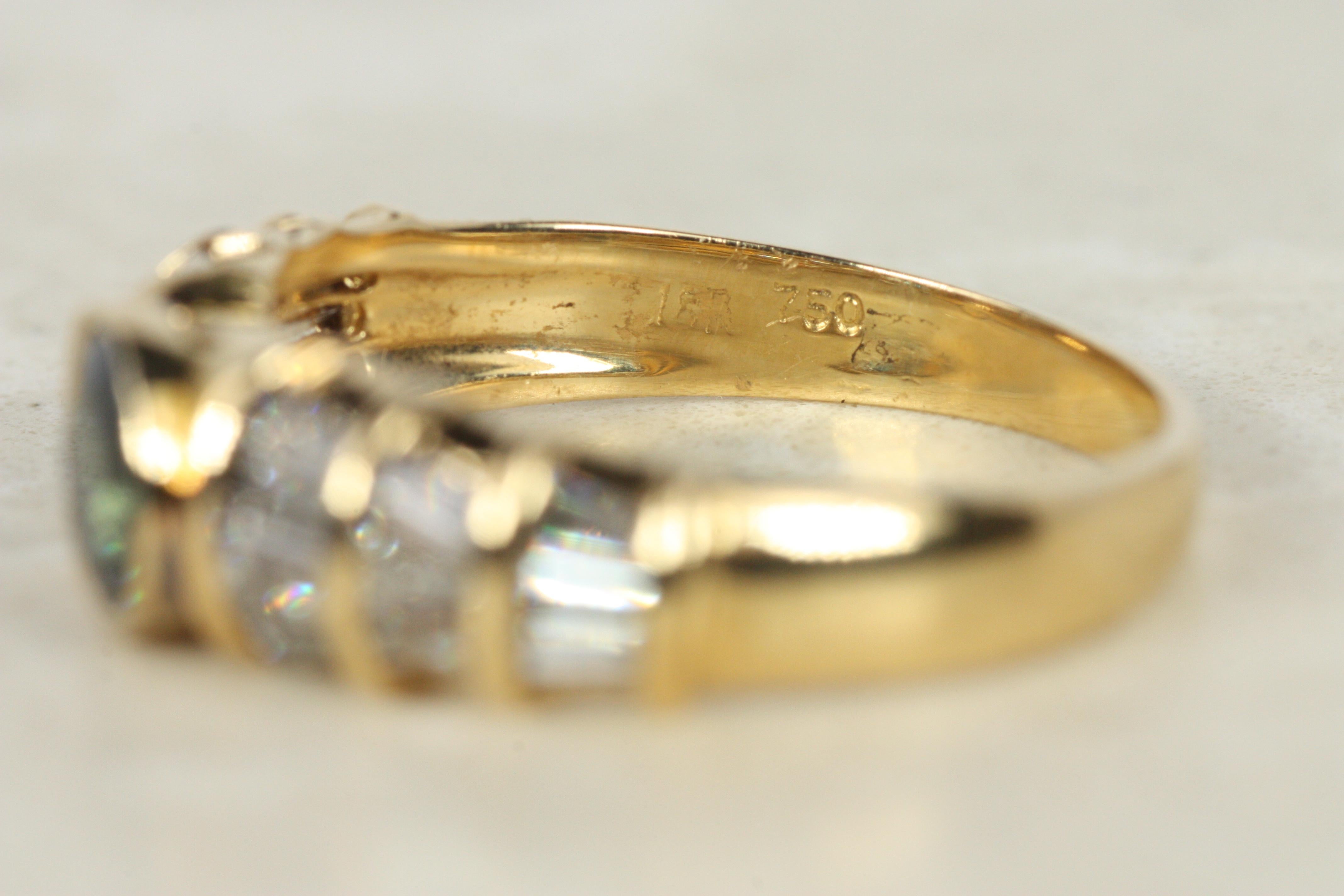 Anello di fidanzamento con zaffiro blu e diamante Baguette in oro giallo 18 carati in vendita 3