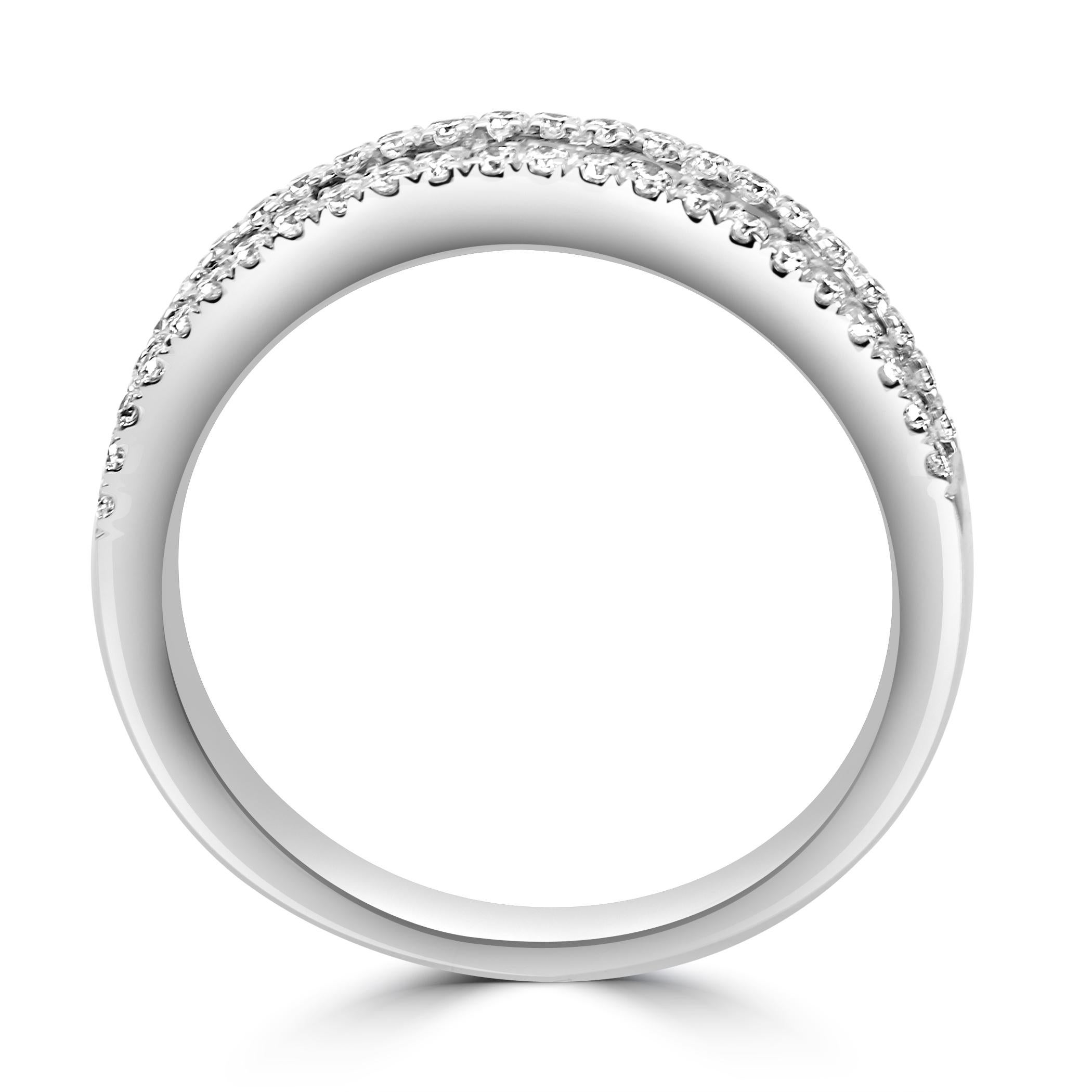 Moderno Anello a fascia con zaffiro blu baguette e diamante rotondo a tre file in oro 18 carati in vendita