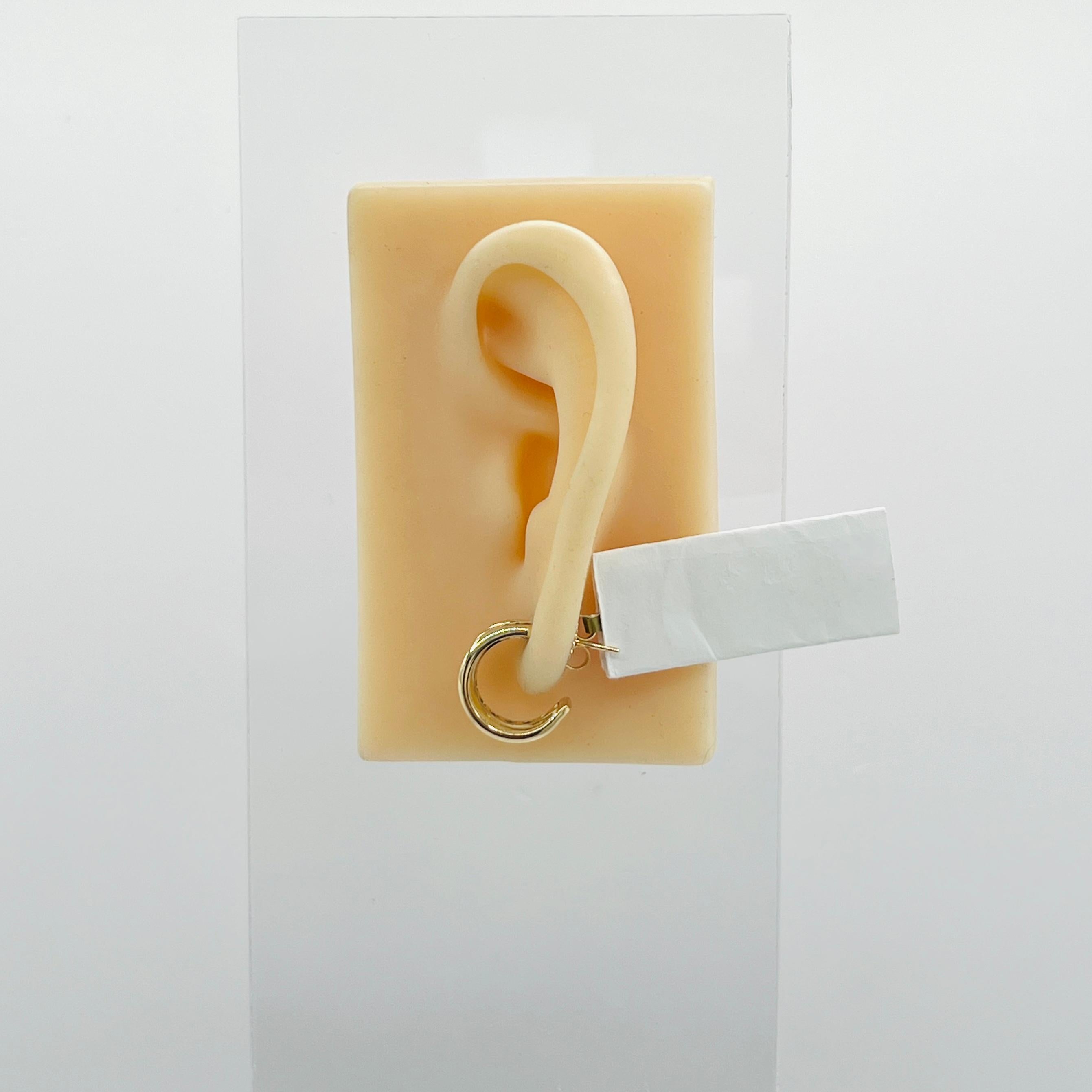 Taglio baguette Orecchini Baguette con zaffiro blu in oro giallo 14 carati in vendita