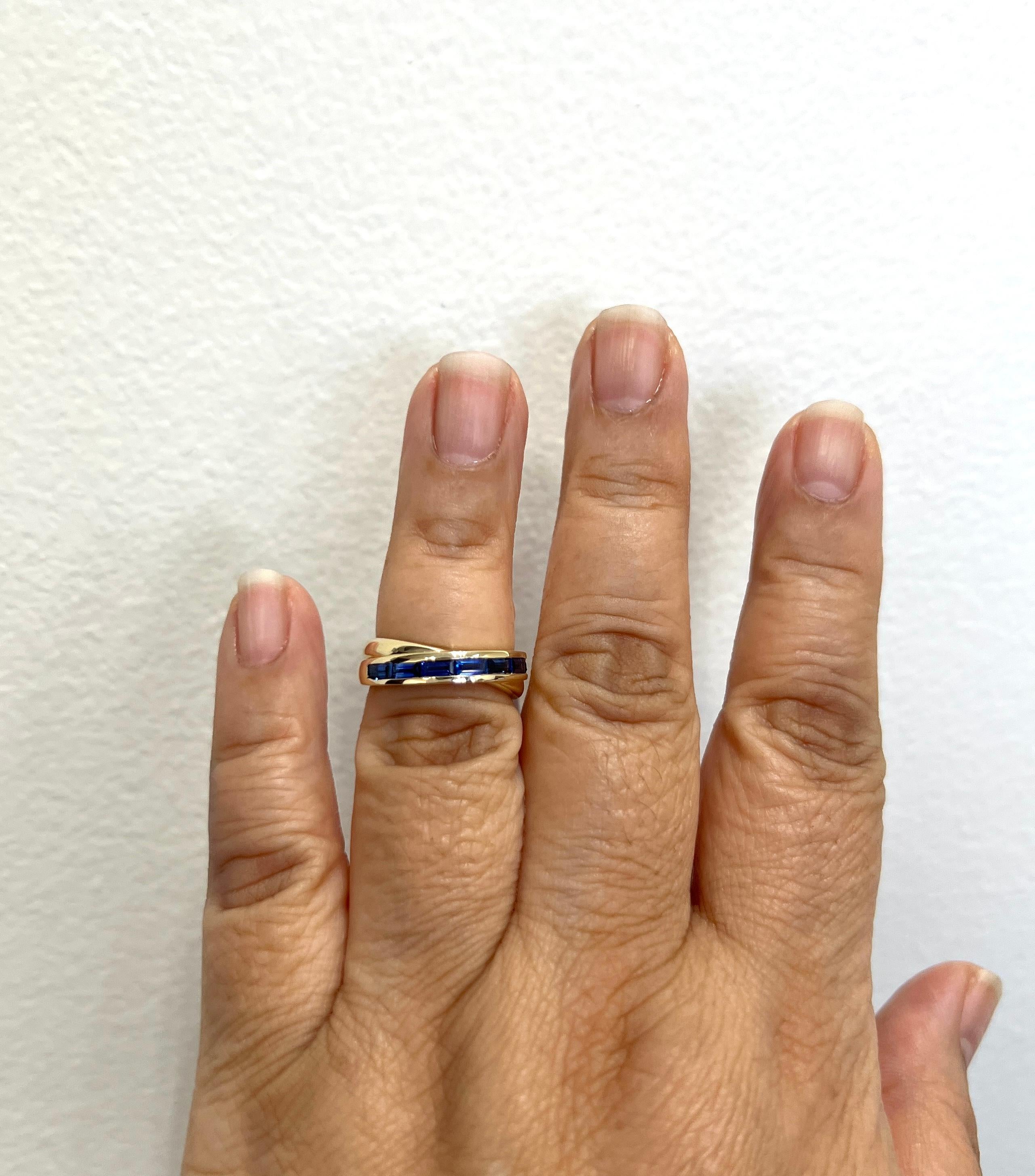 Schöne 0,95 ct. blaue Saphir-Baguettes, insgesamt 7 Steine.  Handgefertigt in 14k Gelbgold.  Ringgröße 6,75.