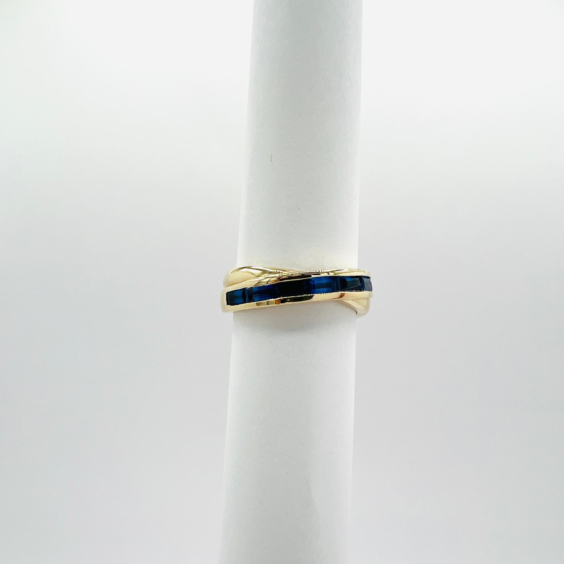 Blauer Saphir Baguette Ring in 14K Gelbgold im Angebot 1