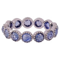 2.91 Carat Clear Blue Sapphire Band in 18k Gold (Saphir bleu clair de 2,91 carats) 