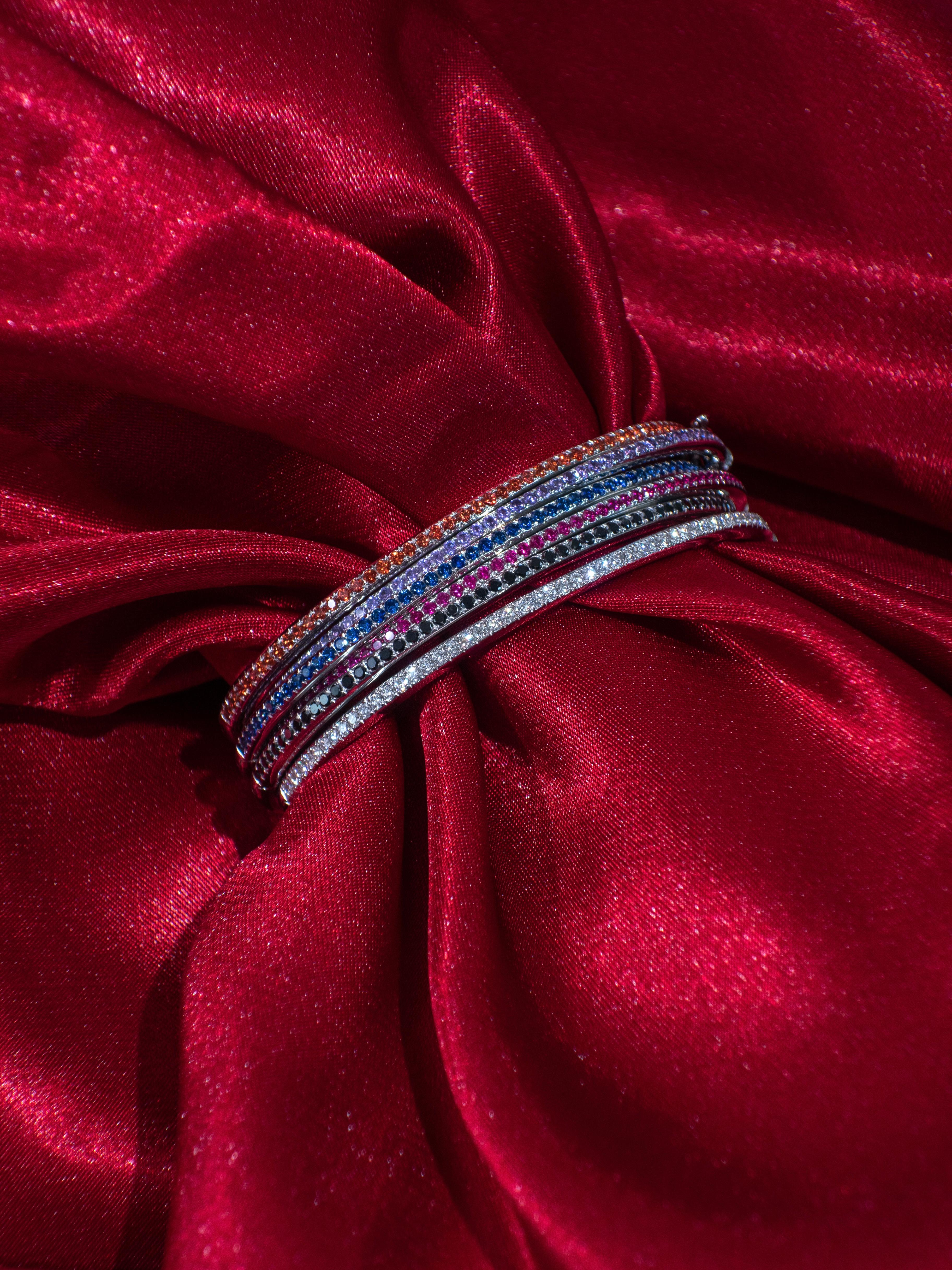Round Cut Blue Sapphire Bangle in 18k White Gold For Sale