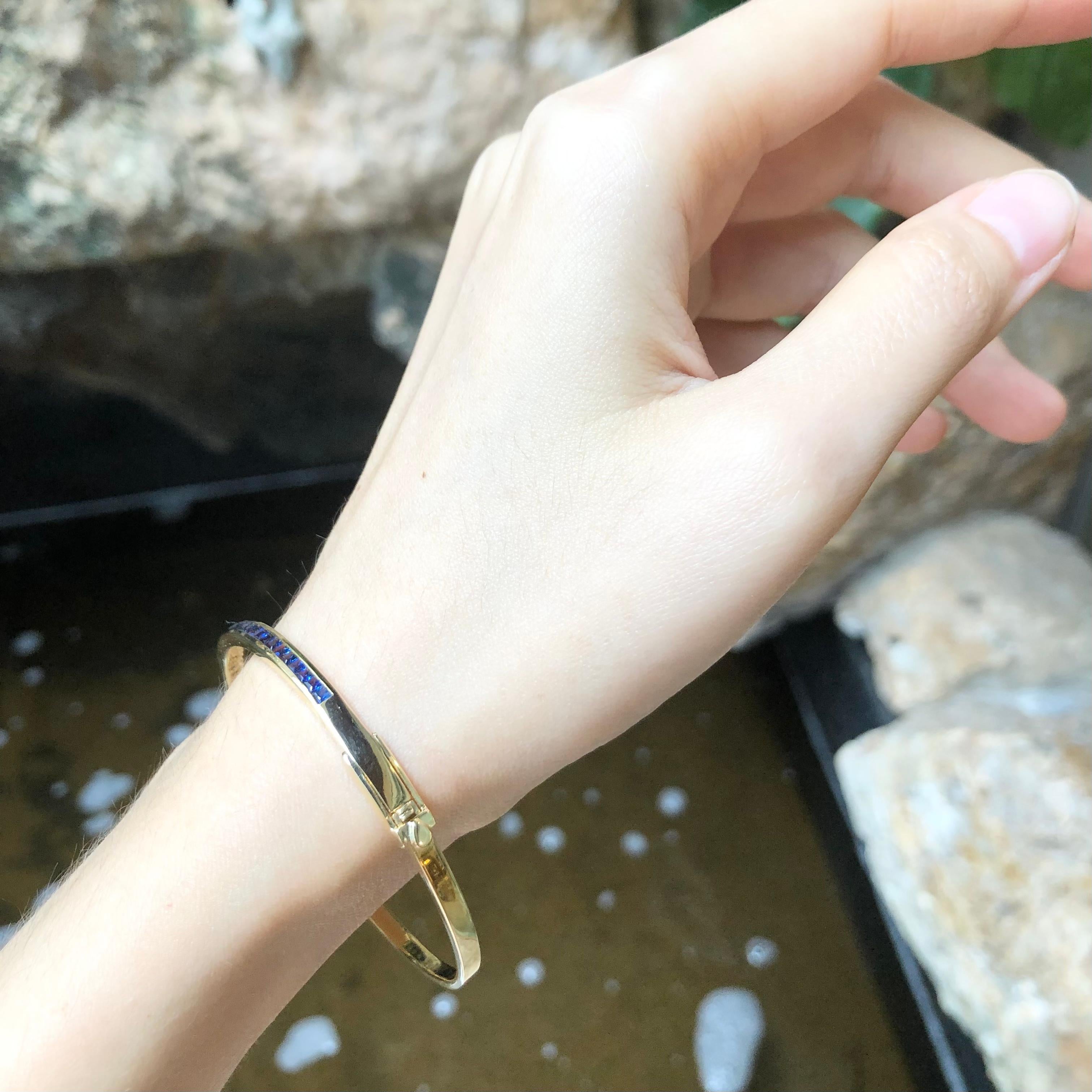 Taille carrée Bracelet en saphir bleu serti en or 18 carats en vente