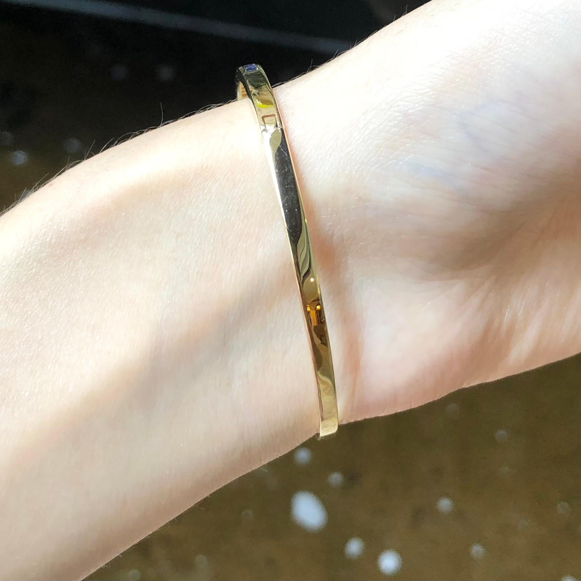 Bracelet en saphir bleu serti en or 18 carats Neuf - En vente à Bangkok, TH