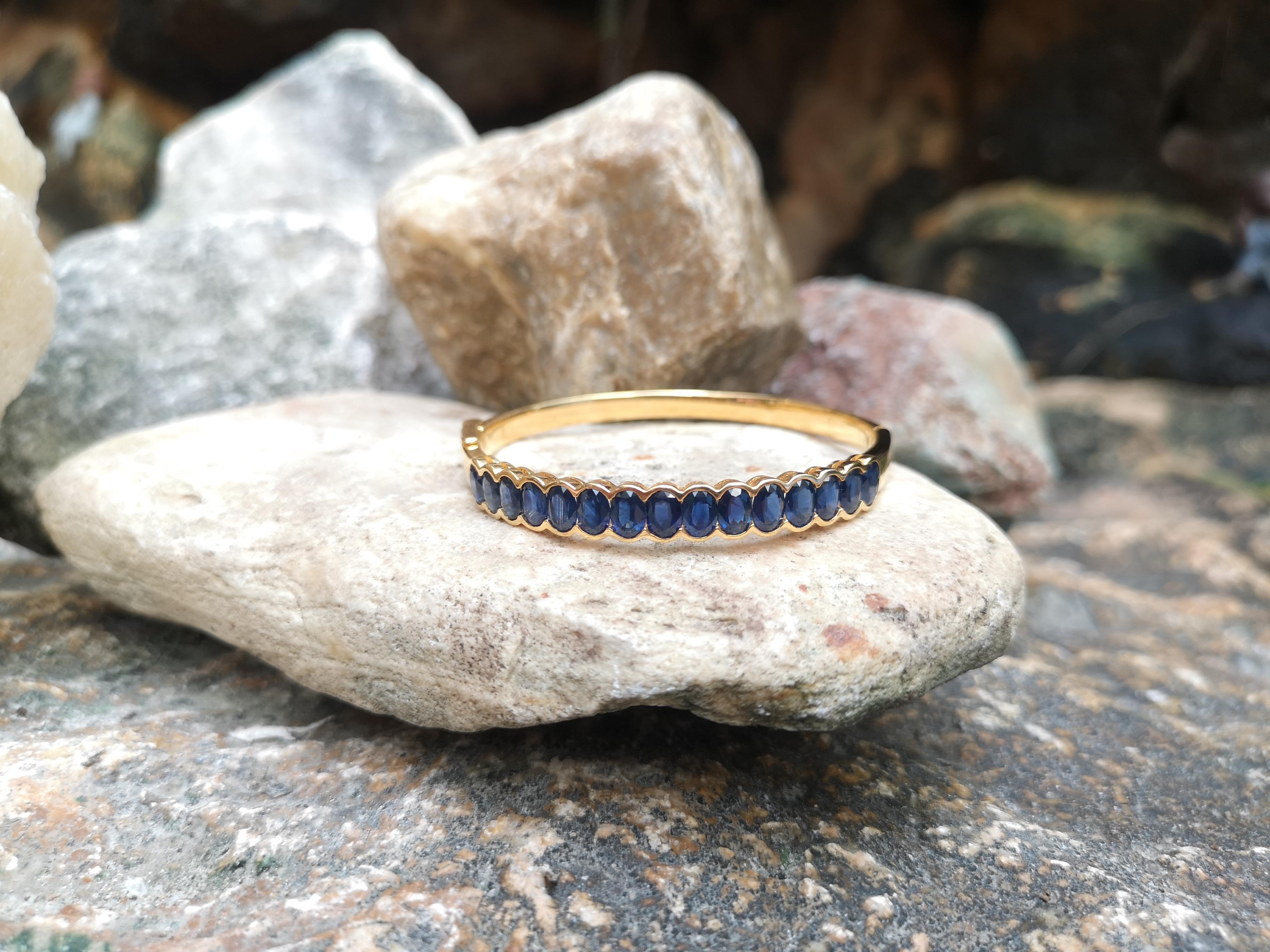 Oval Cut Blue Sapphire Bangle Set in 18 Karat Gold Settings For Sale