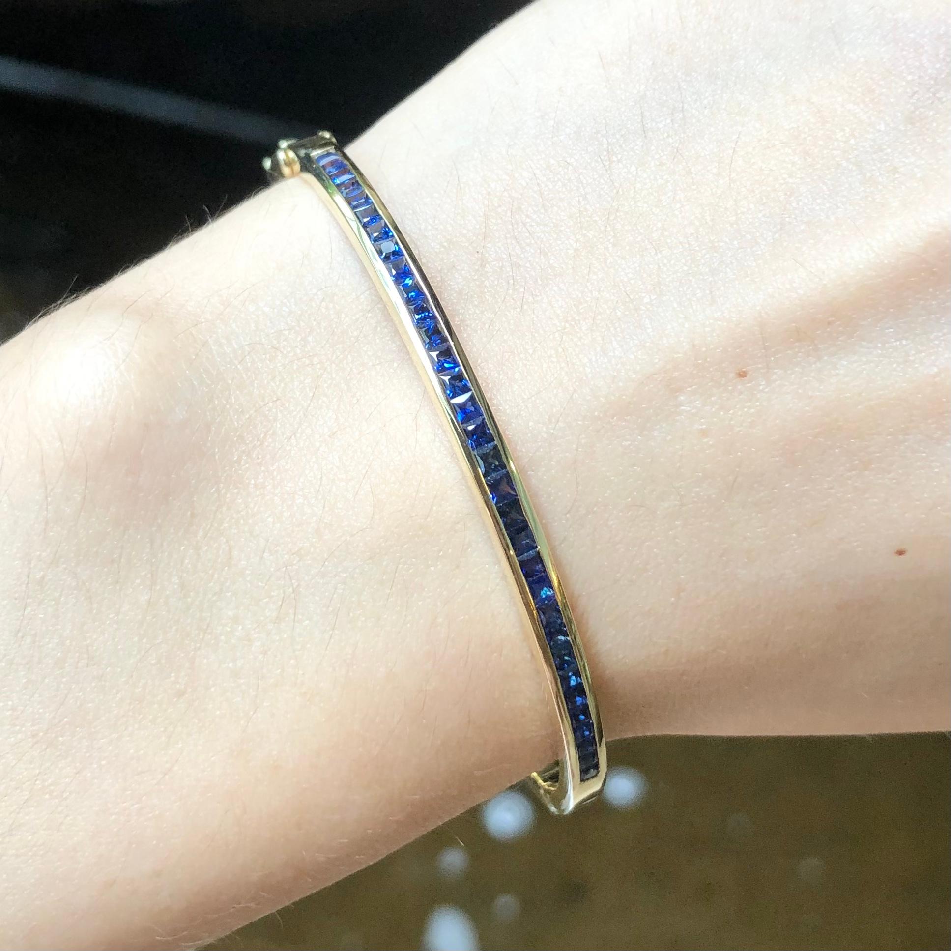 Blue Sapphire Bangle Set in 18 Karat Gold Settings For Sale 1