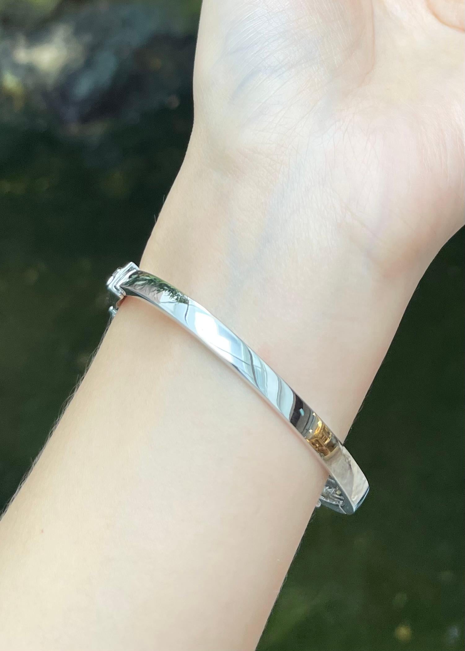 Taille émeraude Bracelet en saphir bleu serti dans des montures en or blanc 18K en vente