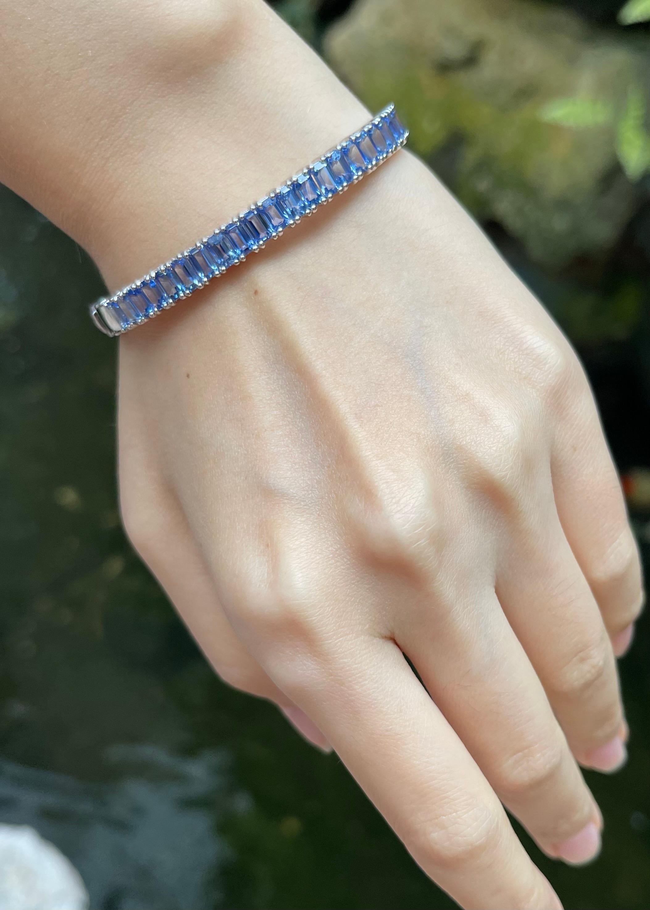Bracelet en saphir bleu serti dans des montures en or blanc 18K Pour femmes en vente