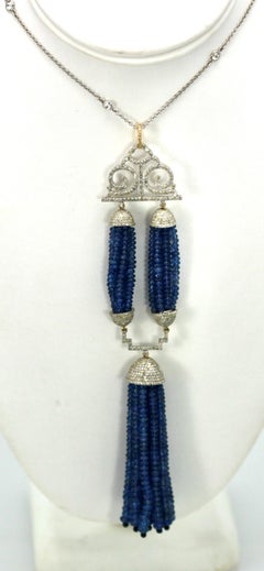Collier à double pendentif pompon en perles de saphir bleu