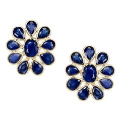 Ovale und birnenförmige florale Ohrringe mit blauem Saphir in Lünette, 18 Karat Gold