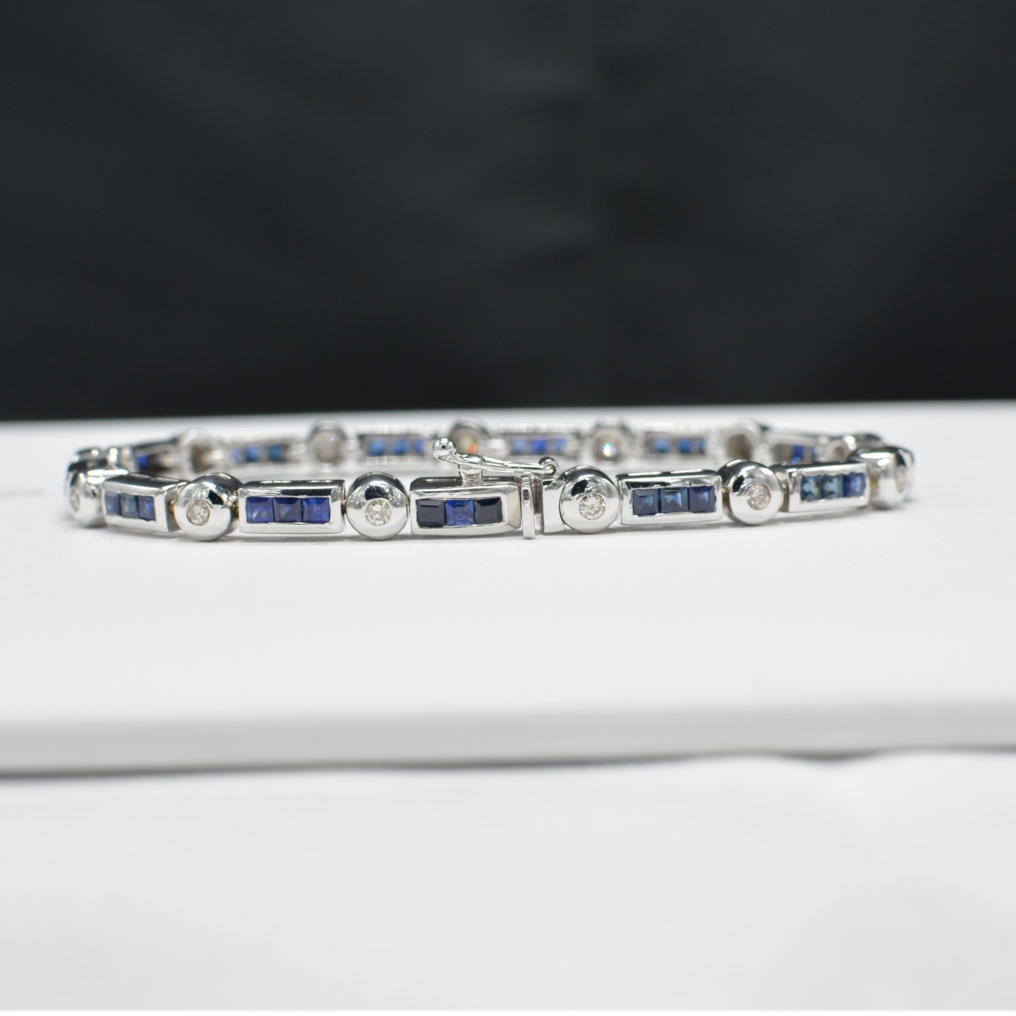 Blue Sapphire Bracelet 14 Karat White Gold with Diamonds In New Condition For Sale In Brooklyn, NY