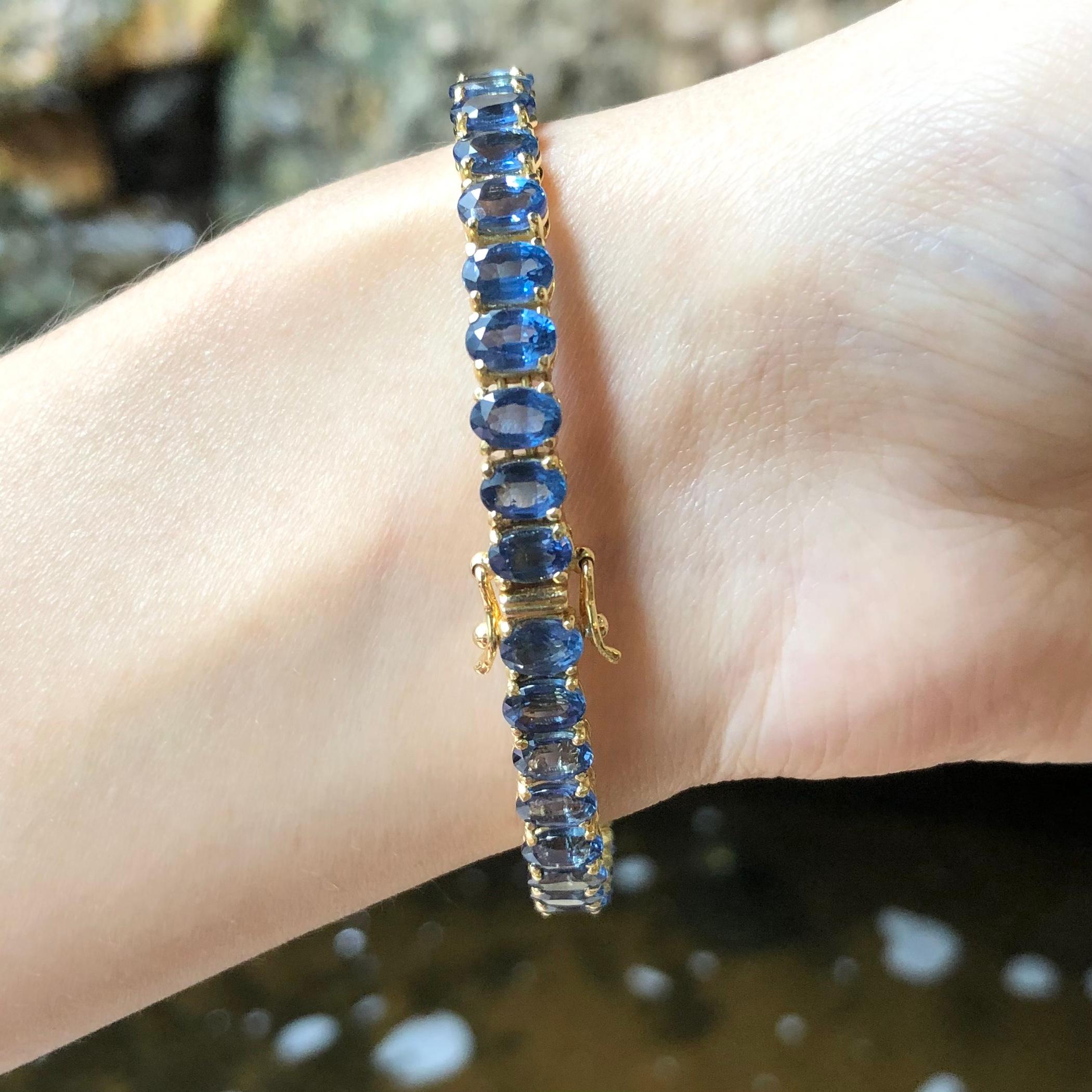 Contemporary Blue Sapphire Bracelet Set in 14 Karat Gold Settings For Sale