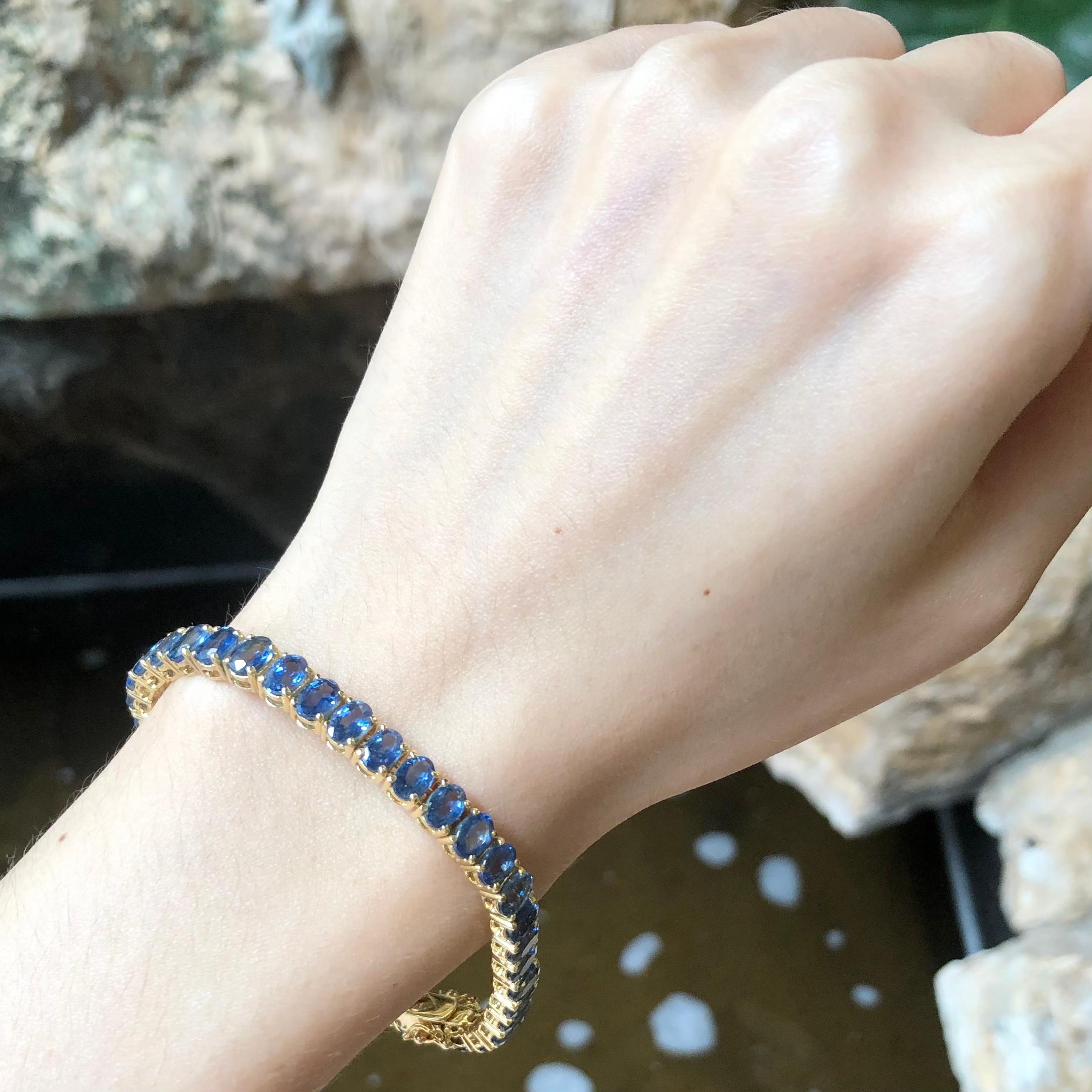 Oval Cut Blue Sapphire Bracelet Set in 14 Karat Gold Settings For Sale