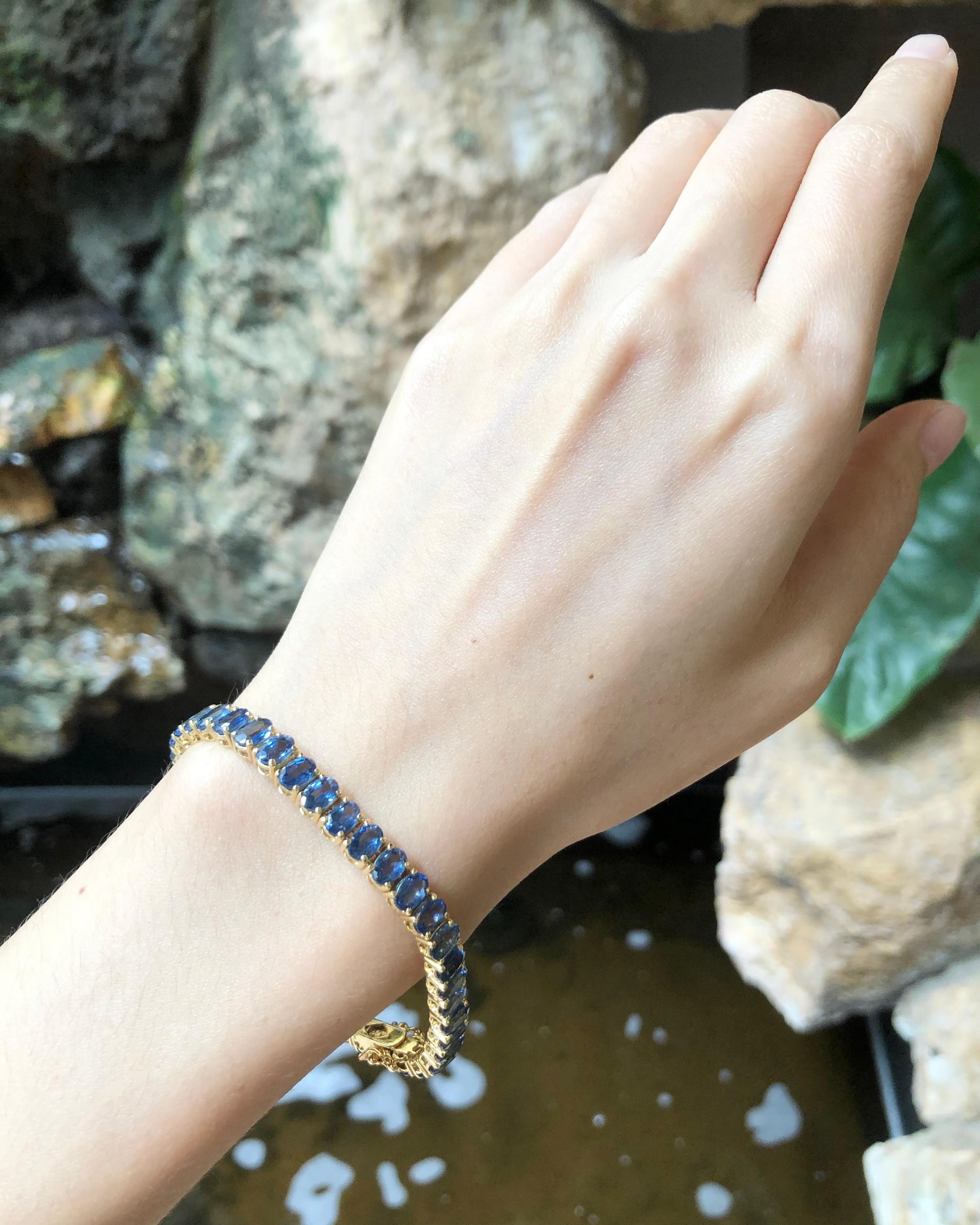 Women's Blue Sapphire Bracelet Set in 14 Karat Gold Settings For Sale