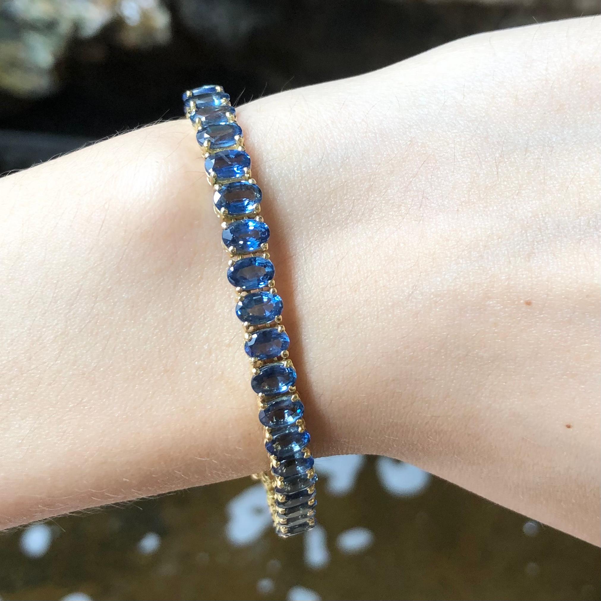 Blue Sapphire Bracelet Set in 14 Karat Gold Settings For Sale 1