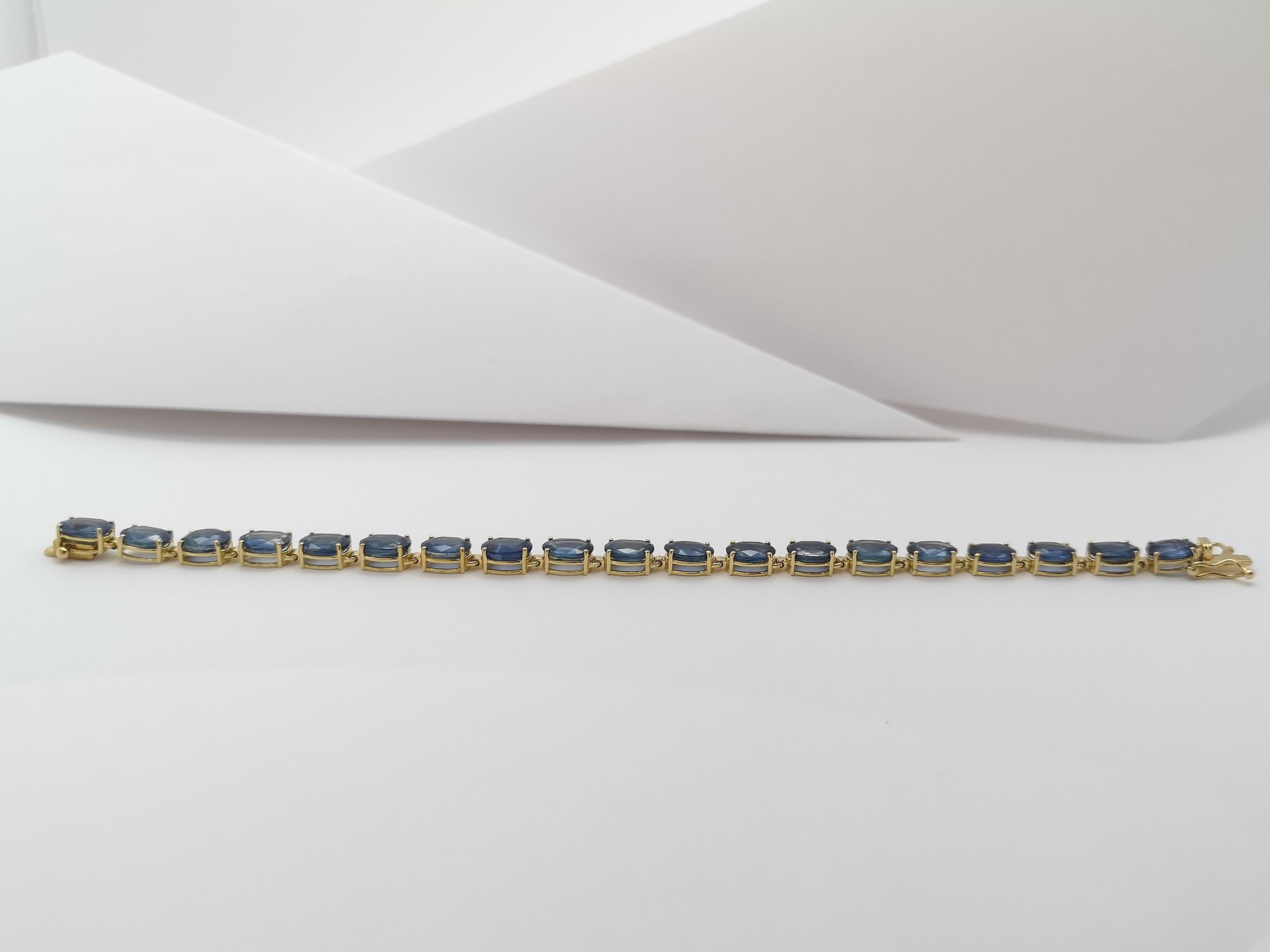 Blue Sapphire Bracelet set in 18 Karat Gold Settings For Sale 5