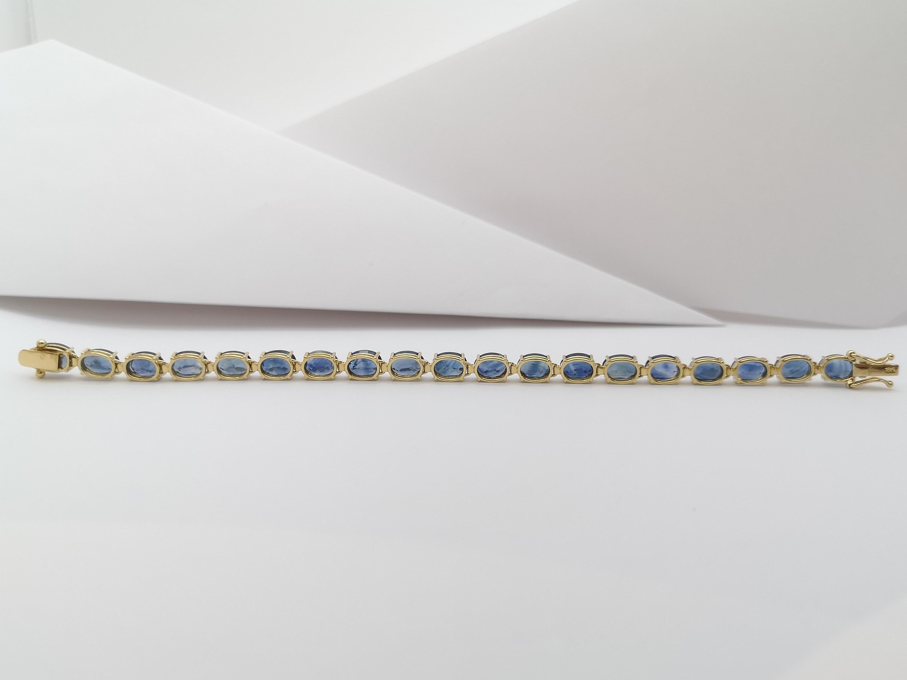 Blue Sapphire Bracelet set in 18 Karat Gold Settings For Sale 6