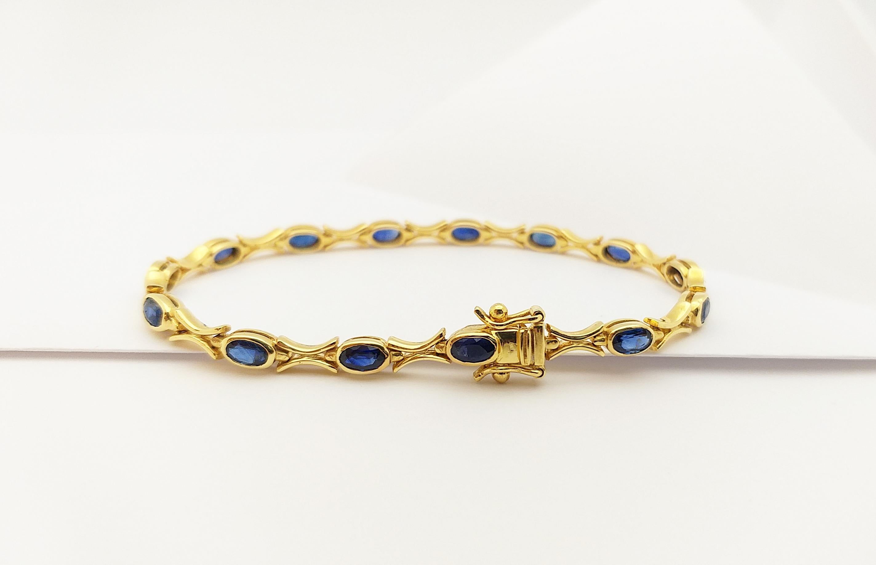 Blue Sapphire Bracelet Set in 18 Karat Gold Settings For Sale 6