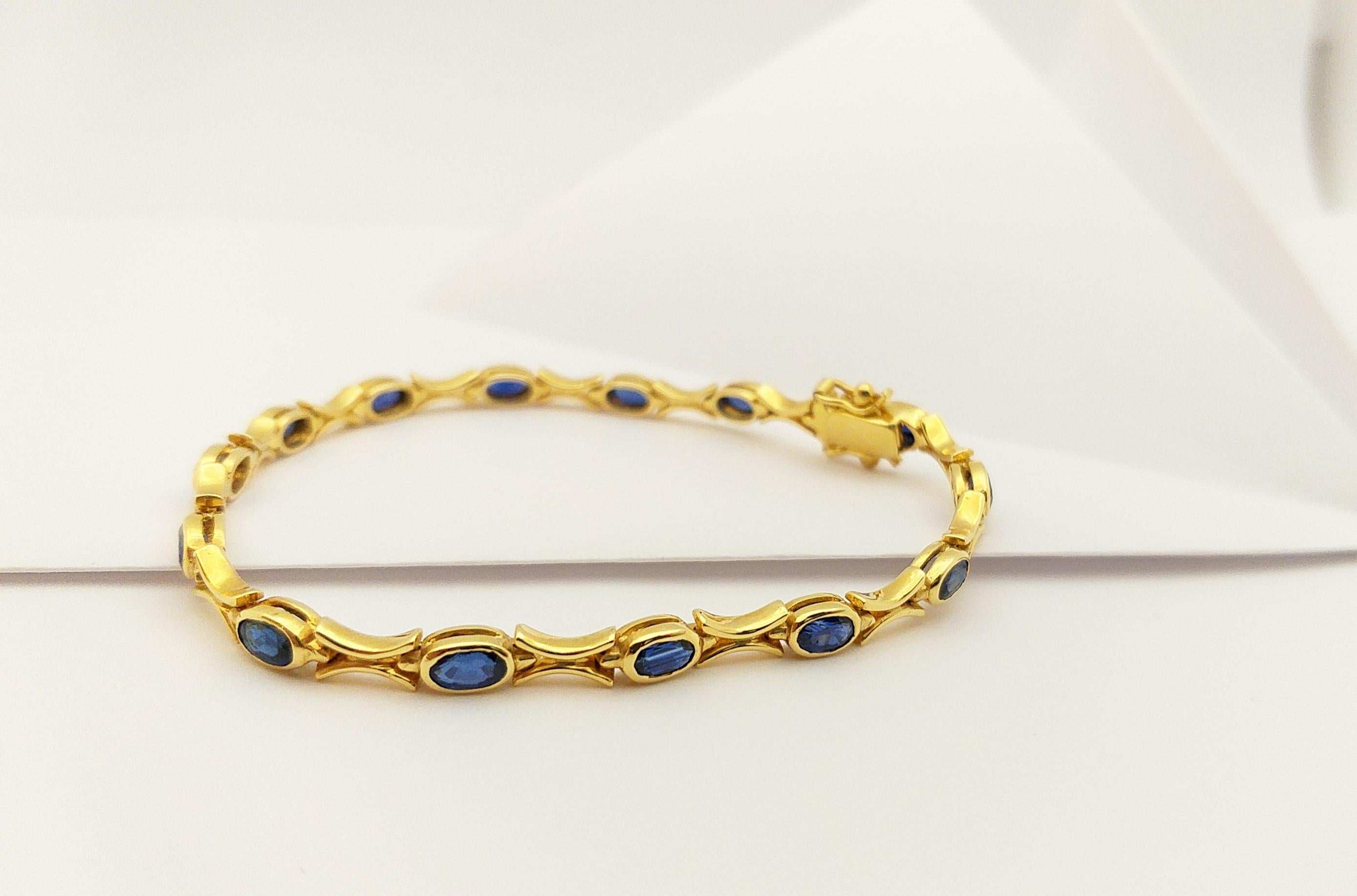 Blue Sapphire Bracelet Set in 18 Karat Gold Settings For Sale 7