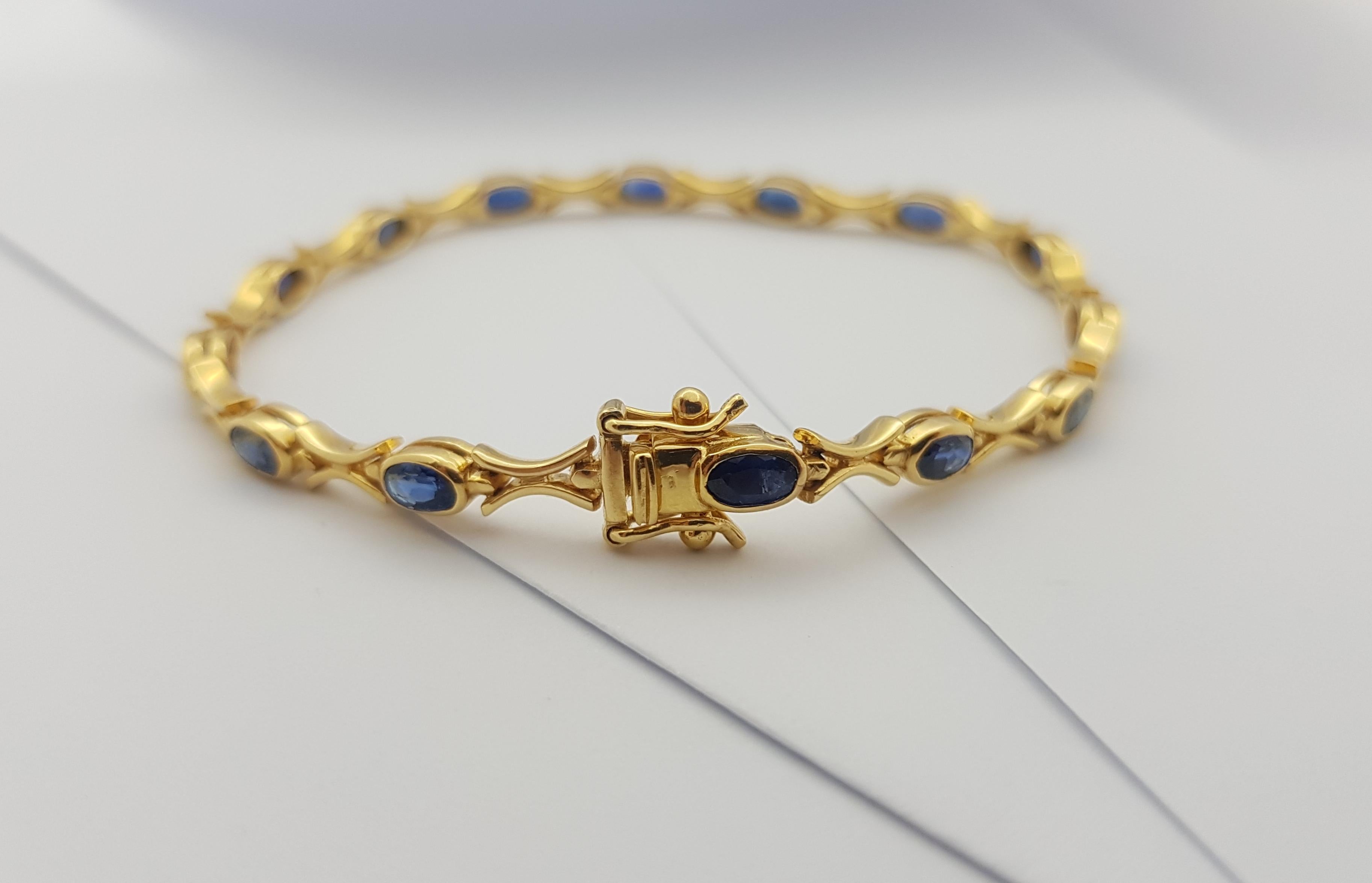 Blue Sapphire Bracelet Set in 18 Karat Gold Settings For Sale 13