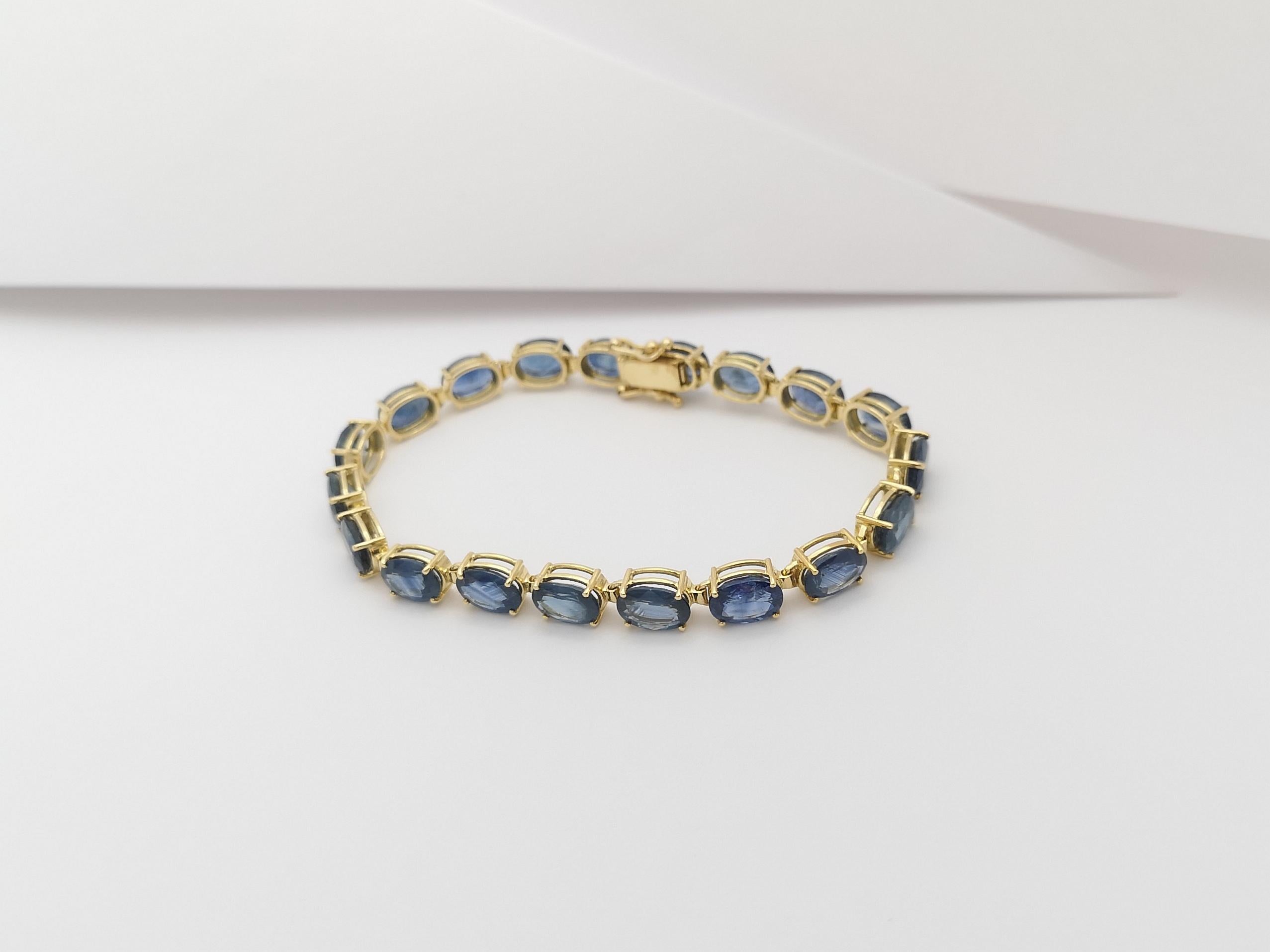 Women's Blue Sapphire Bracelet set in 18 Karat Gold Settings For Sale