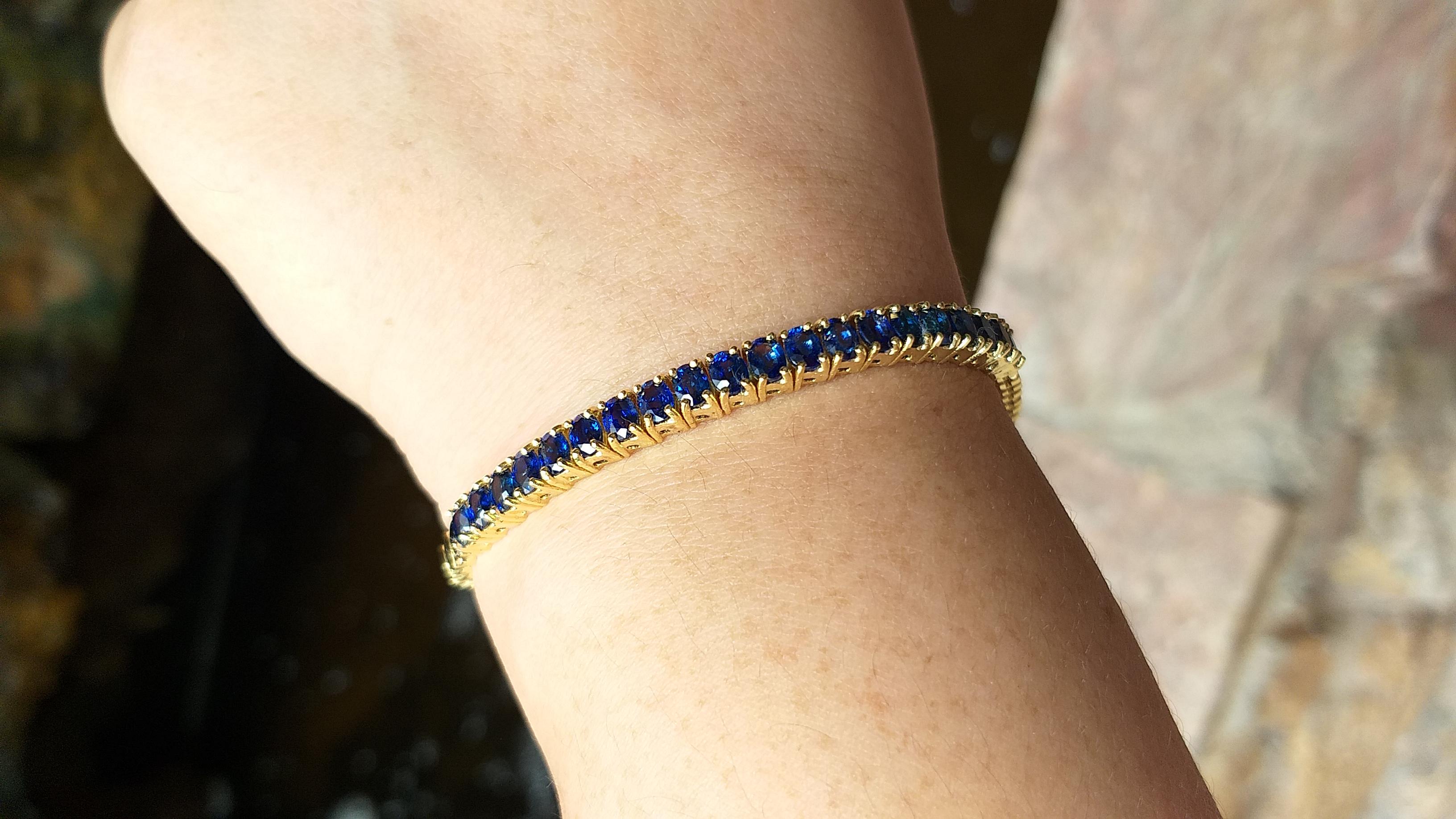 Women's Blue Sapphire Bracelet Set in 18 Karat Gold Settings For Sale