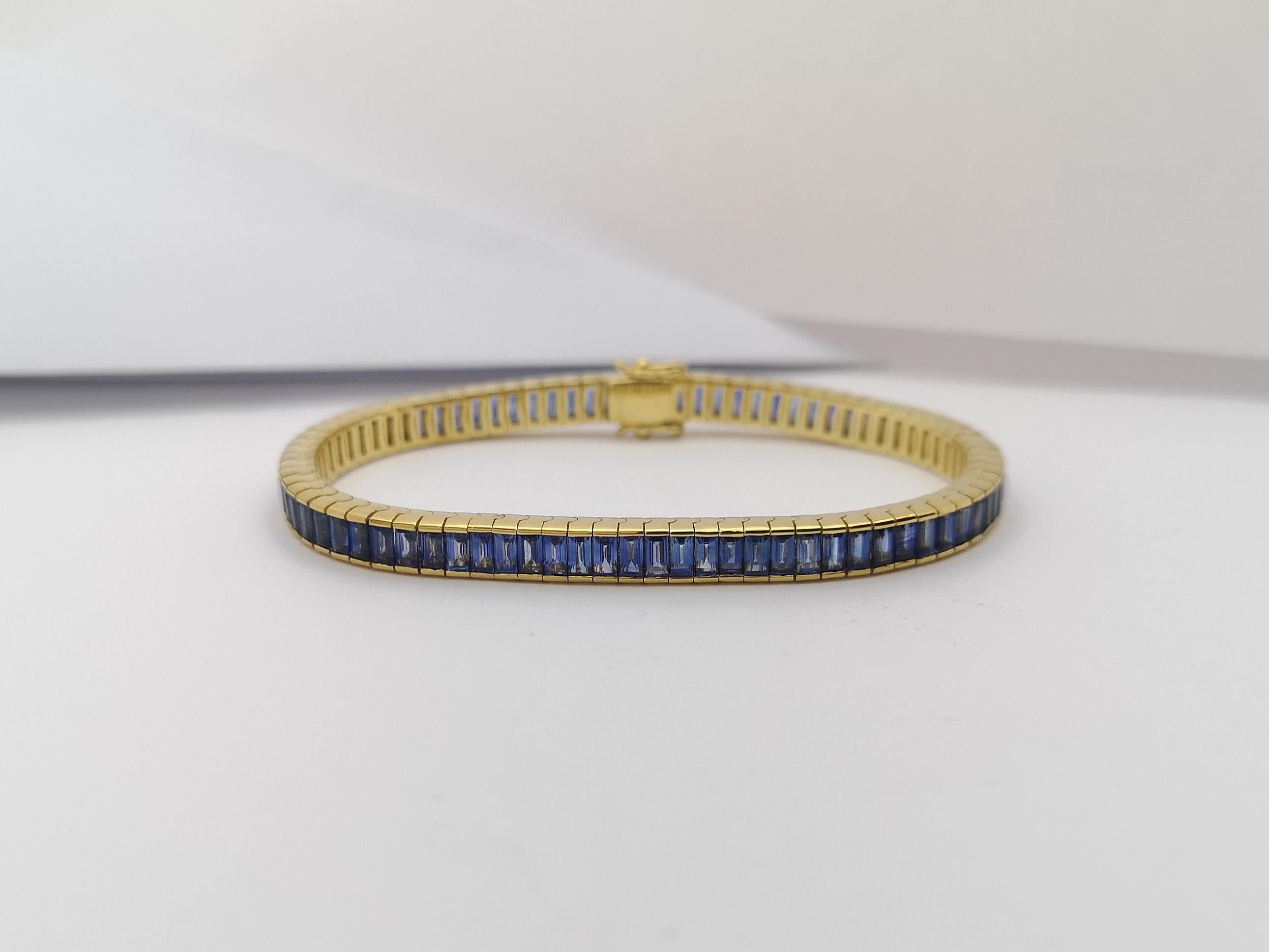 Women's or Men's Blue Sapphire Bracelet Set in 18 Karat Gold Settings For Sale