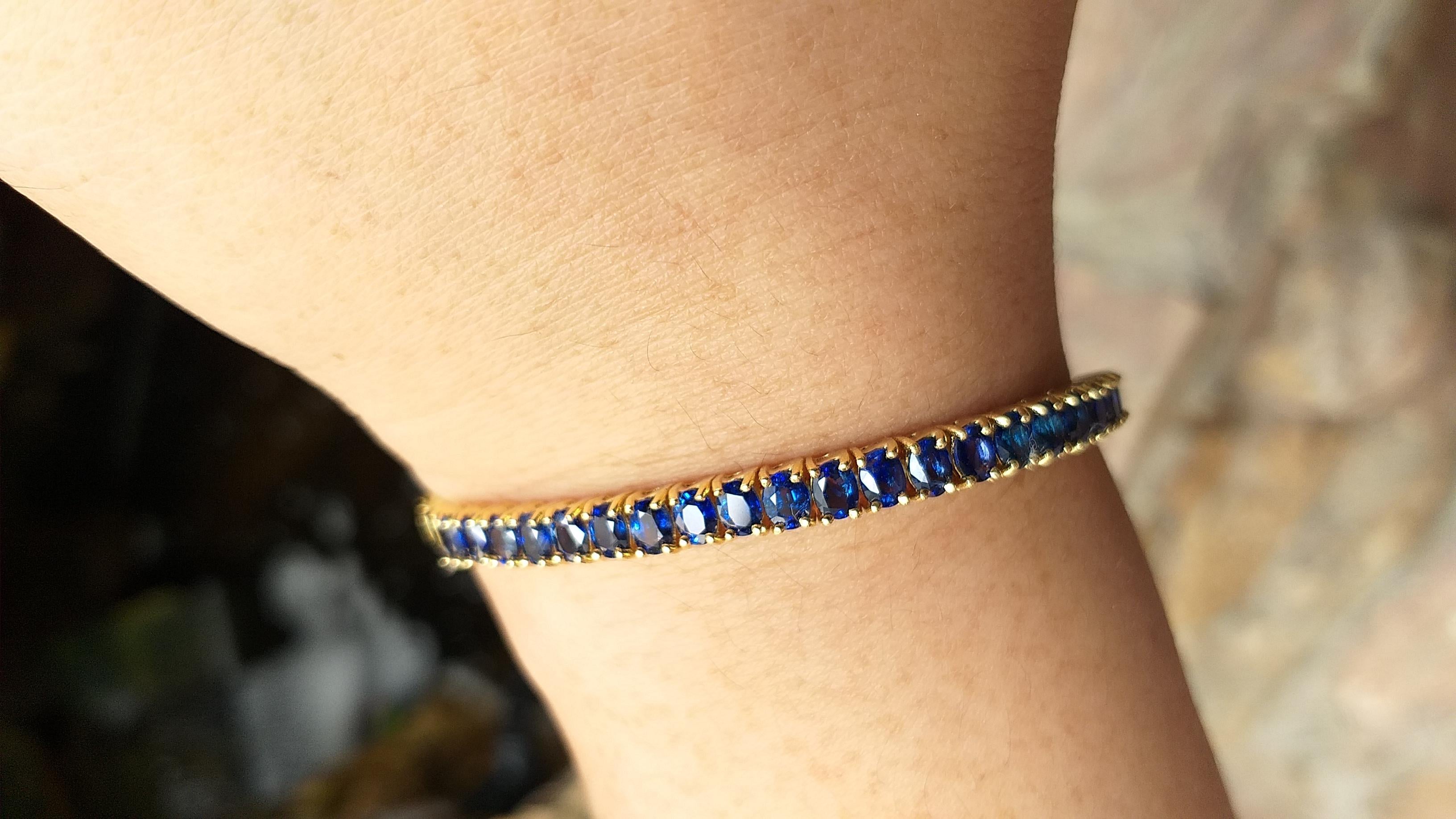 Blue Sapphire Bracelet Set in 18 Karat Gold Settings For Sale 1