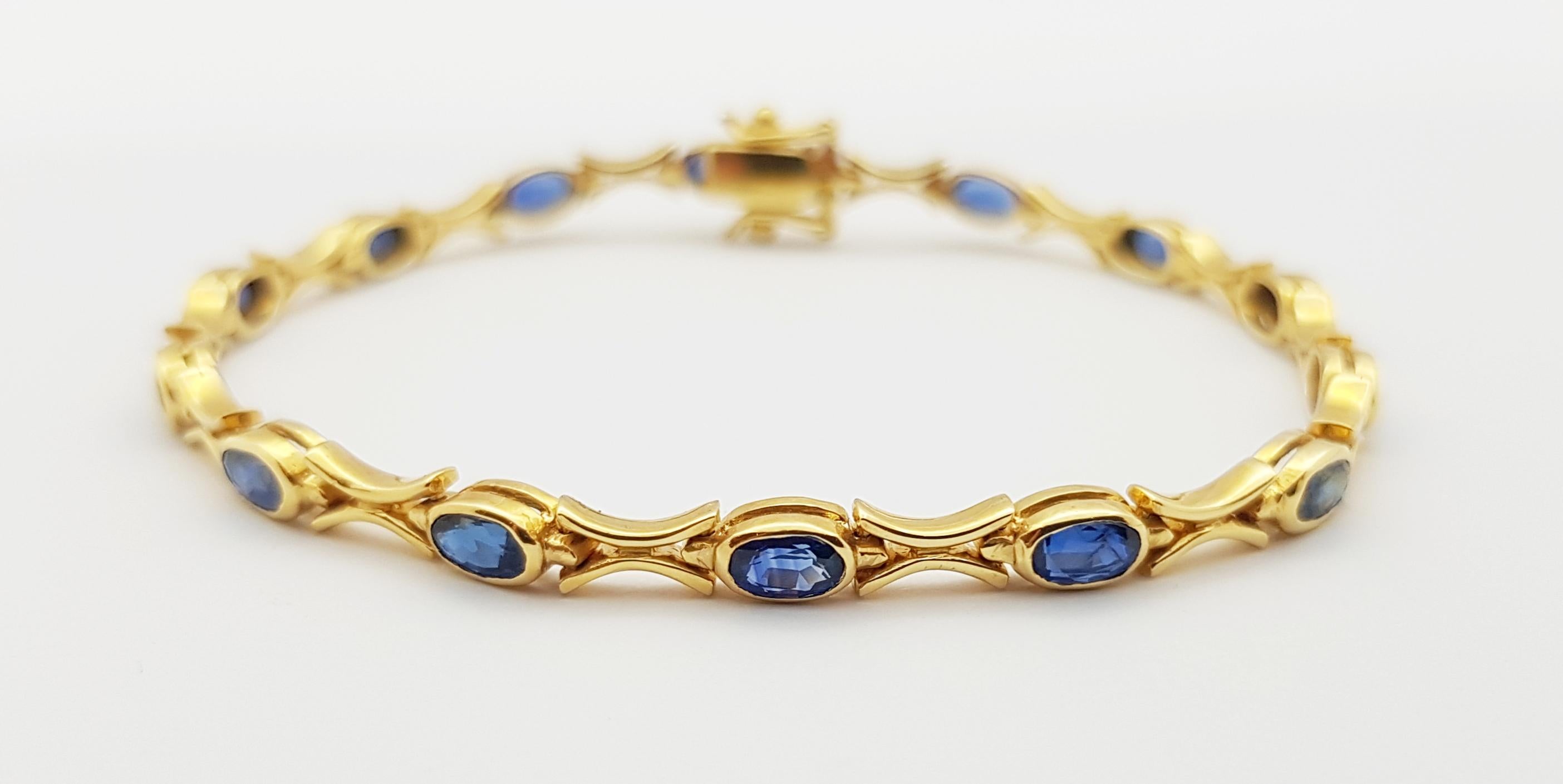 Blue Sapphire Bracelet Set in 18 Karat Gold Settings For Sale 1