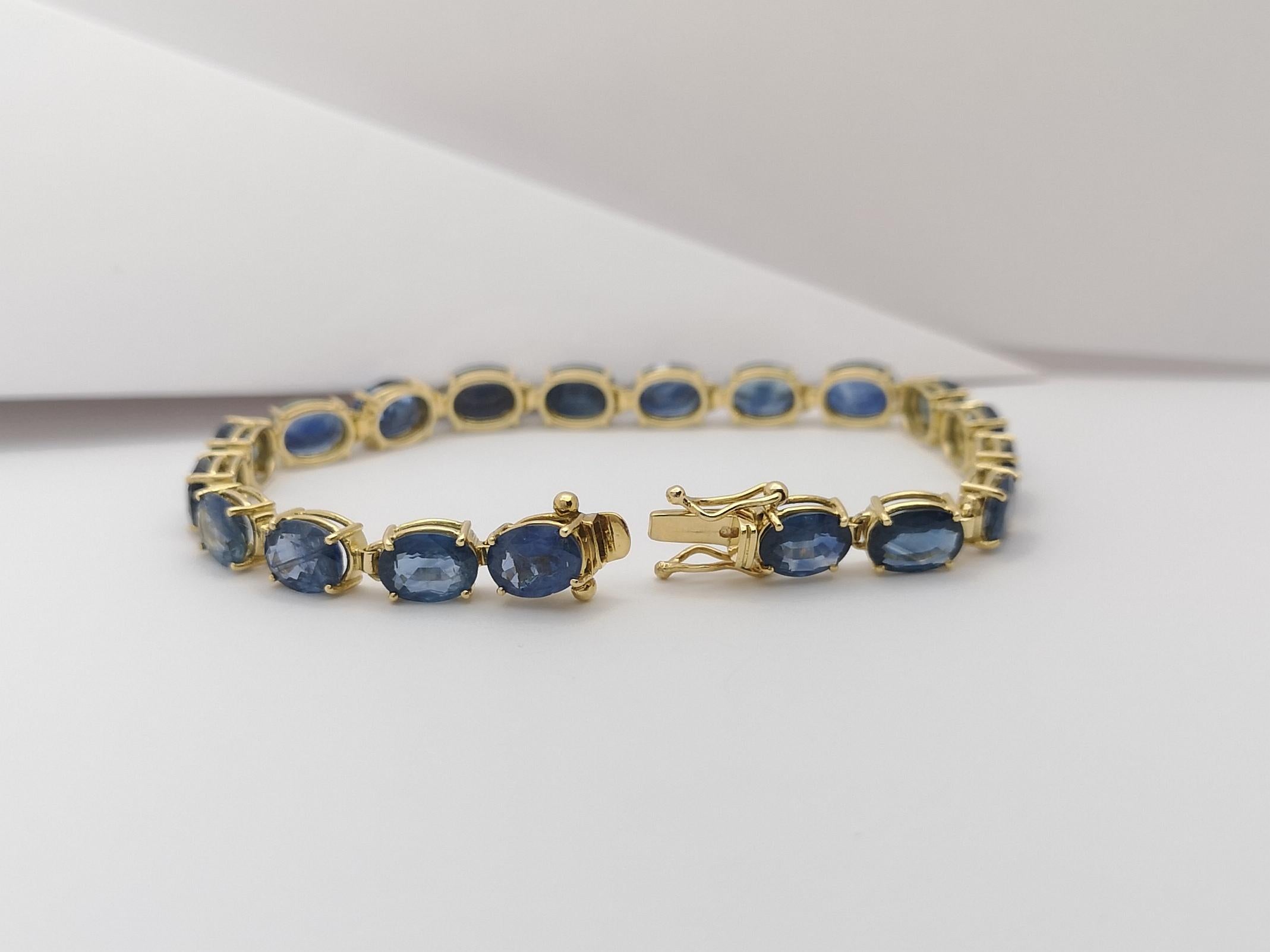 Blue Sapphire Bracelet set in 18 Karat Gold Settings For Sale 2
