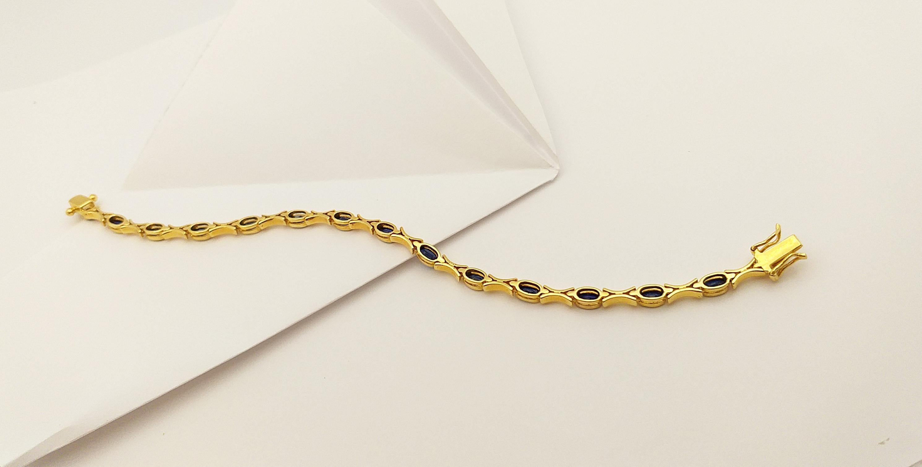 Blue Sapphire Bracelet Set in 18 Karat Gold Settings For Sale 2