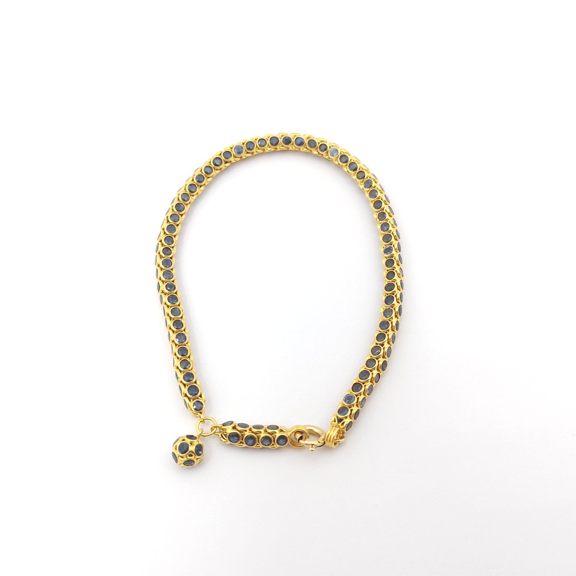 Blue Sapphire Bracelet Set in 18K Gold Settings  For Sale 3