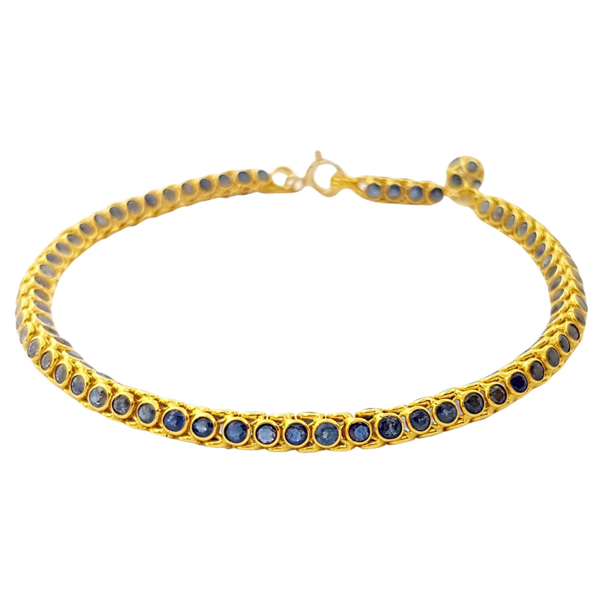 Armband mit blauem Saphir in 18 Karat Goldfassungen  im Angebot