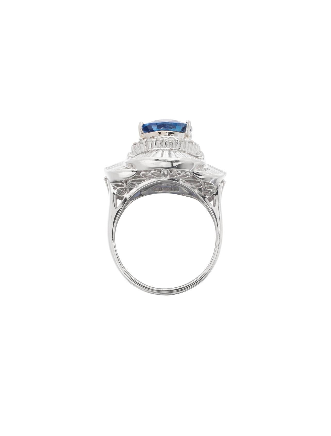 Anillo de compromiso de zafiro azul de Birmania sin calor y diamante , certificado SSEF. en Nuevo estado para la venta en New York, NY