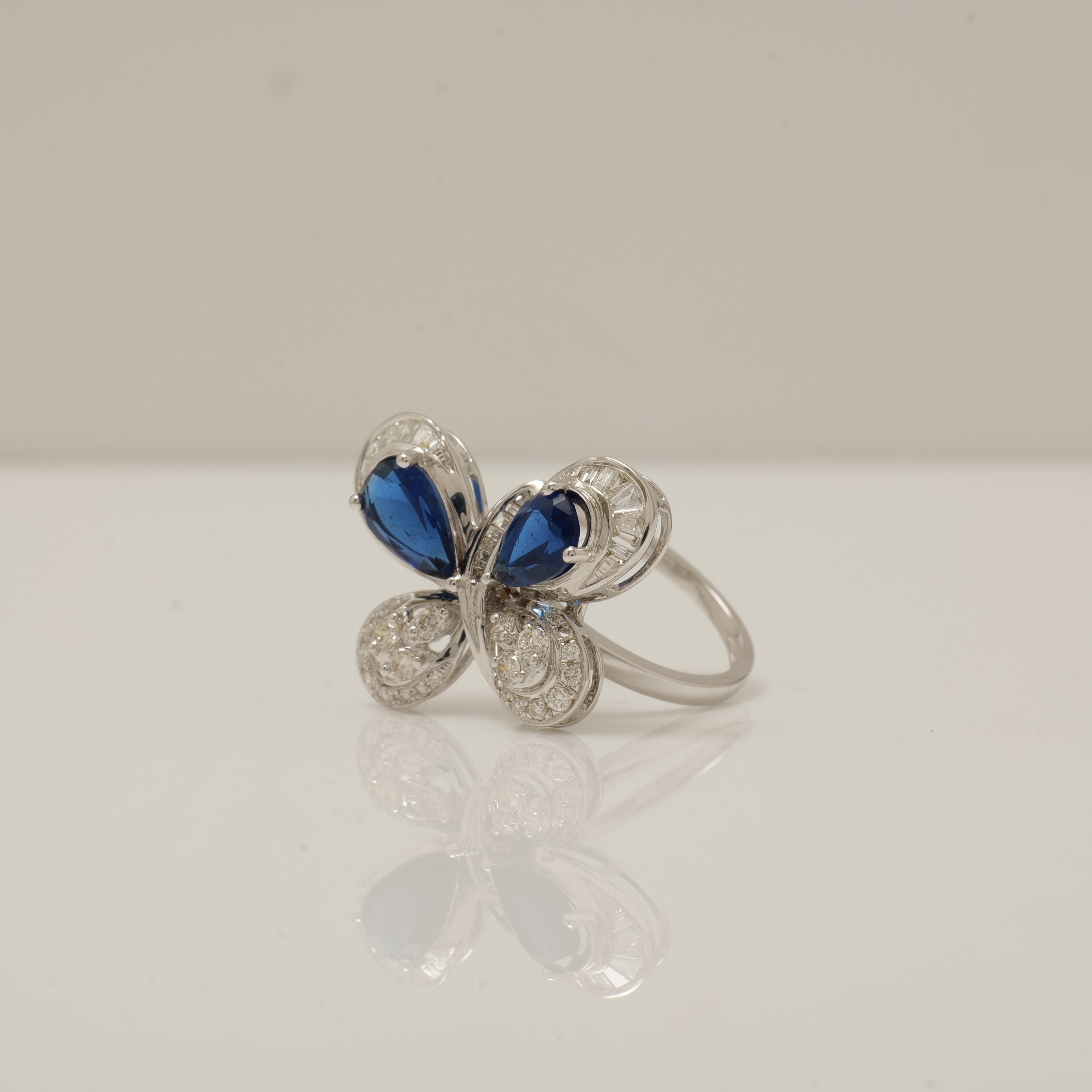 Diamantring mit blauem Saphir und Schmetterling aus 14 Karat massivem Gold (zertifiziert) im Zustand „Neu“ im Angebot in New Delhi, DL