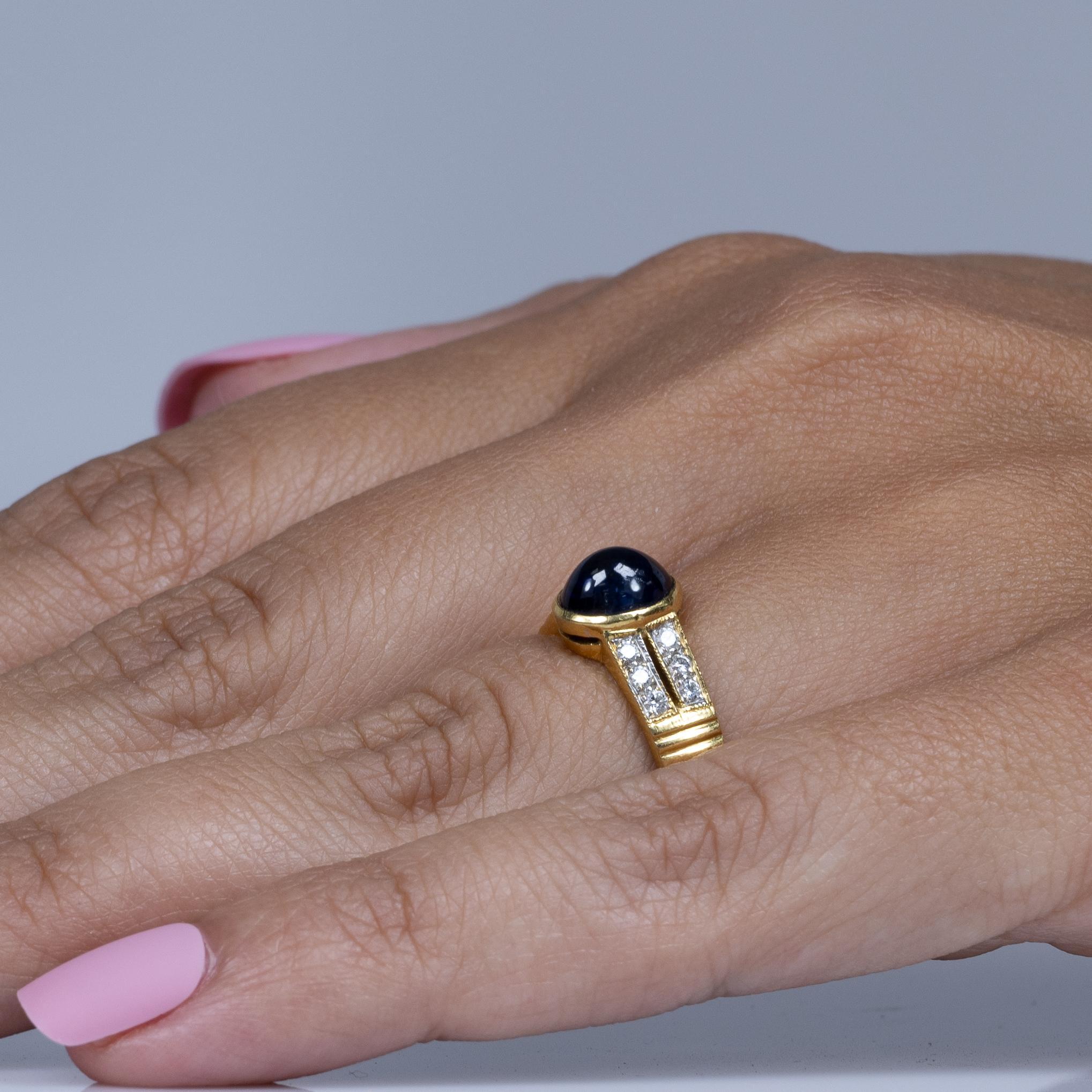 Blue Sapphire Cabochon Bezel Set in Diamond Split Shank 90% Yellow Gold Ring In Good Condition In Addison, TX