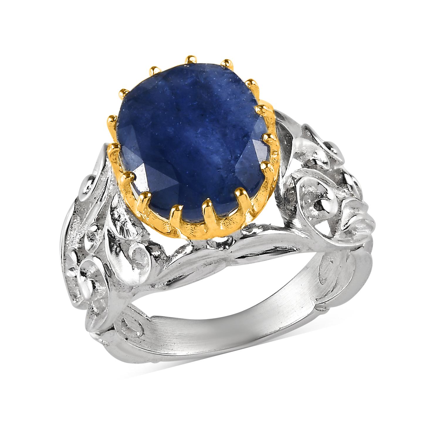 Baroque Bague cocktail gravée à la main avec saphir bleu cabochon en vente