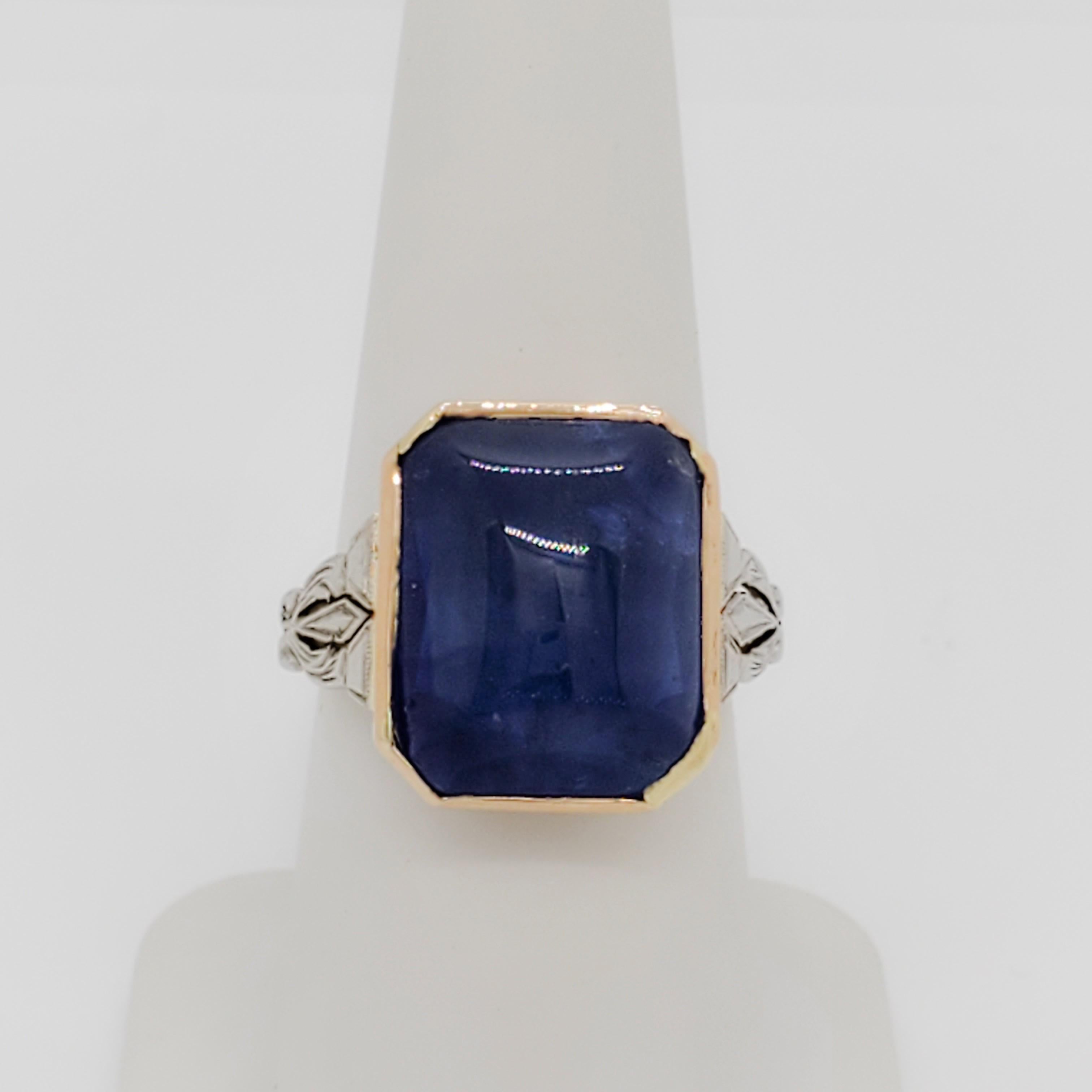 Blue Sapphire Cabochon Sugarloaf Cocktail Ring in 18k Gold In New Condition For Sale In Los Angeles, CA