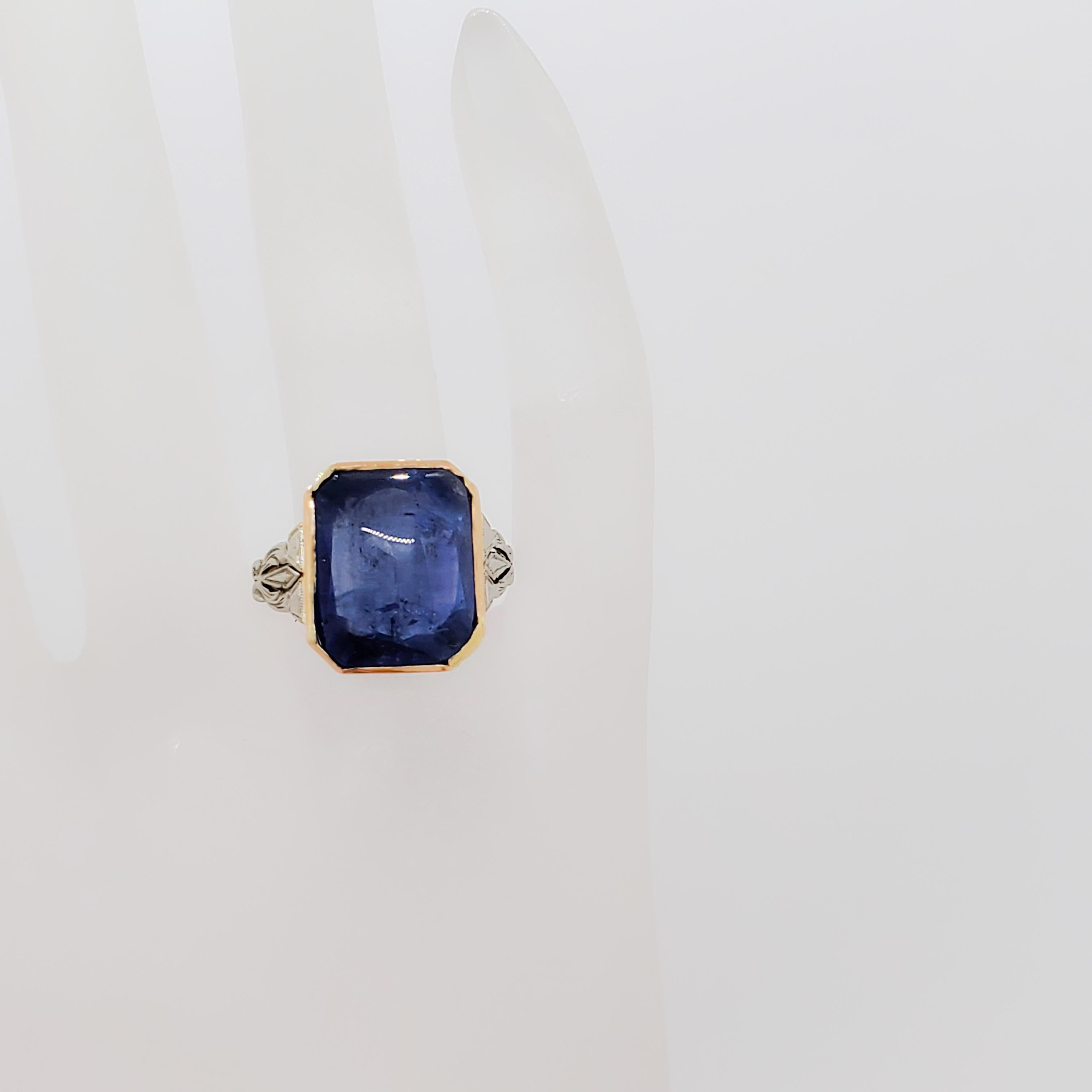 Women's or Men's Blue Sapphire Cabochon Sugarloaf Cocktail Ring in 18k Gold For Sale